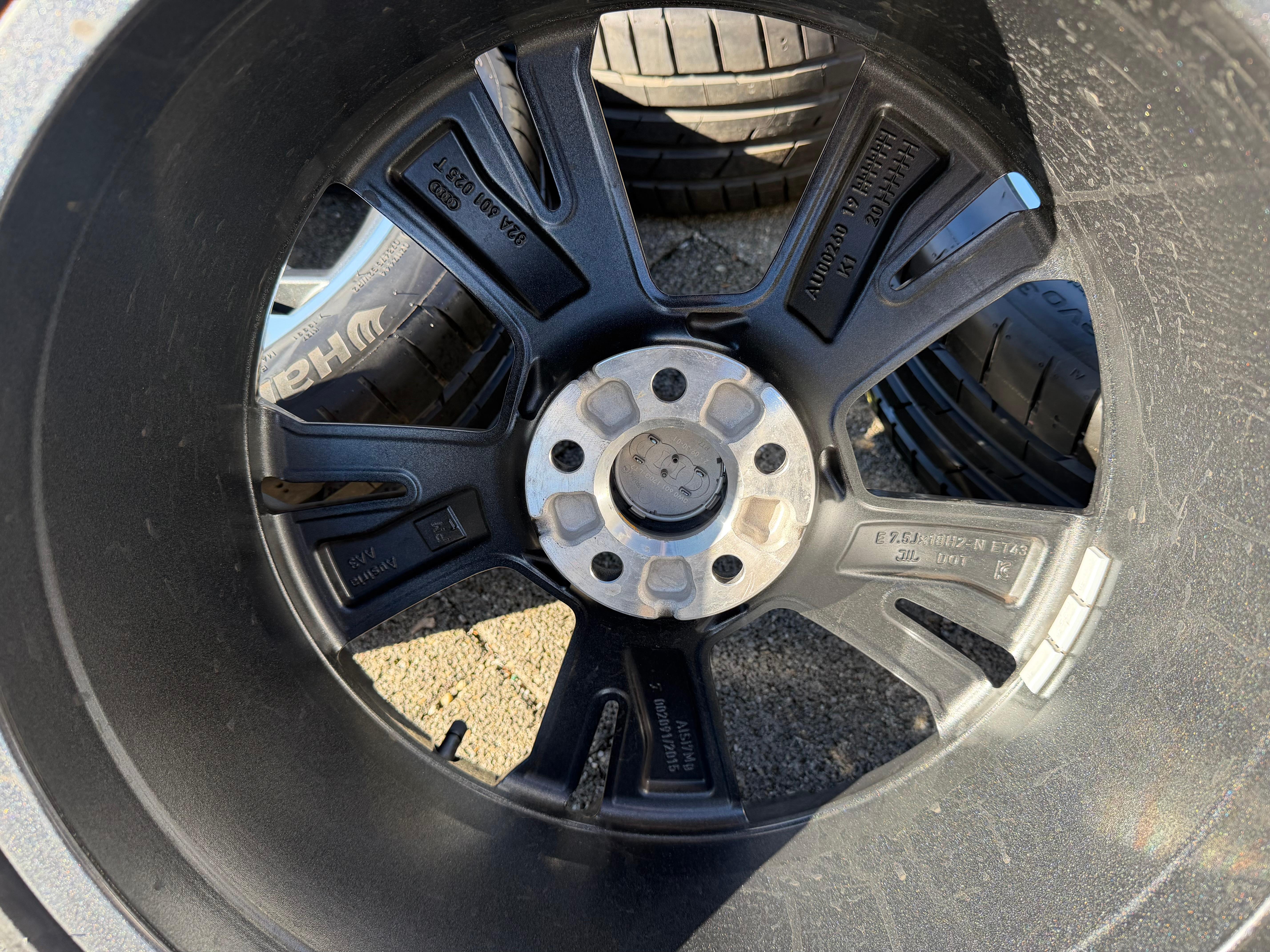 4 originele 18" lichtmetalen zomerwielen Audi A1 City Carver GB 82A601025T 215/45R18 93W
