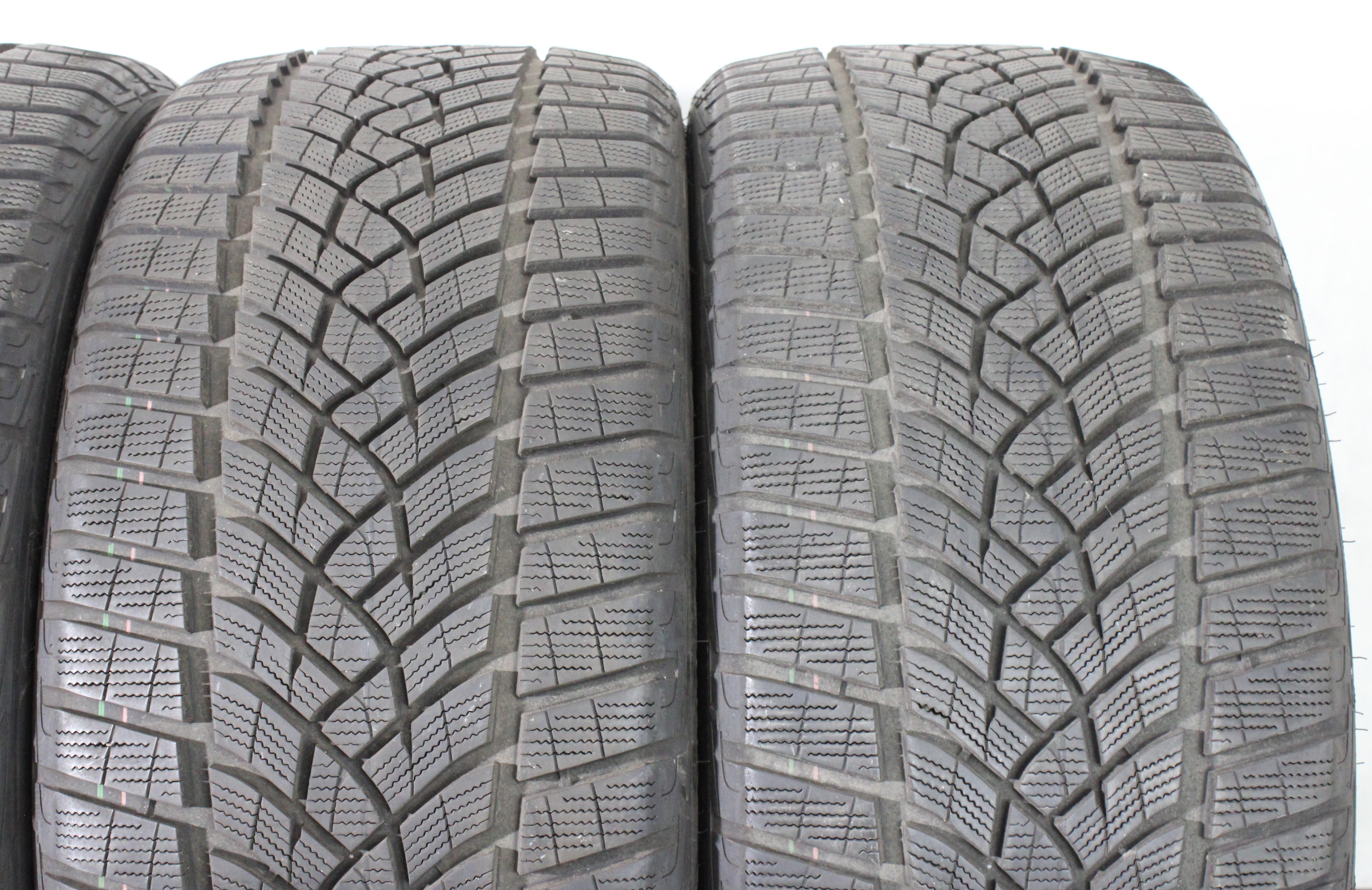 4 x 255/35R21 98V Winterreifen Goodyear Ultra Grip Performance + 2x7-7,5mm/2x8mm 2023 XL