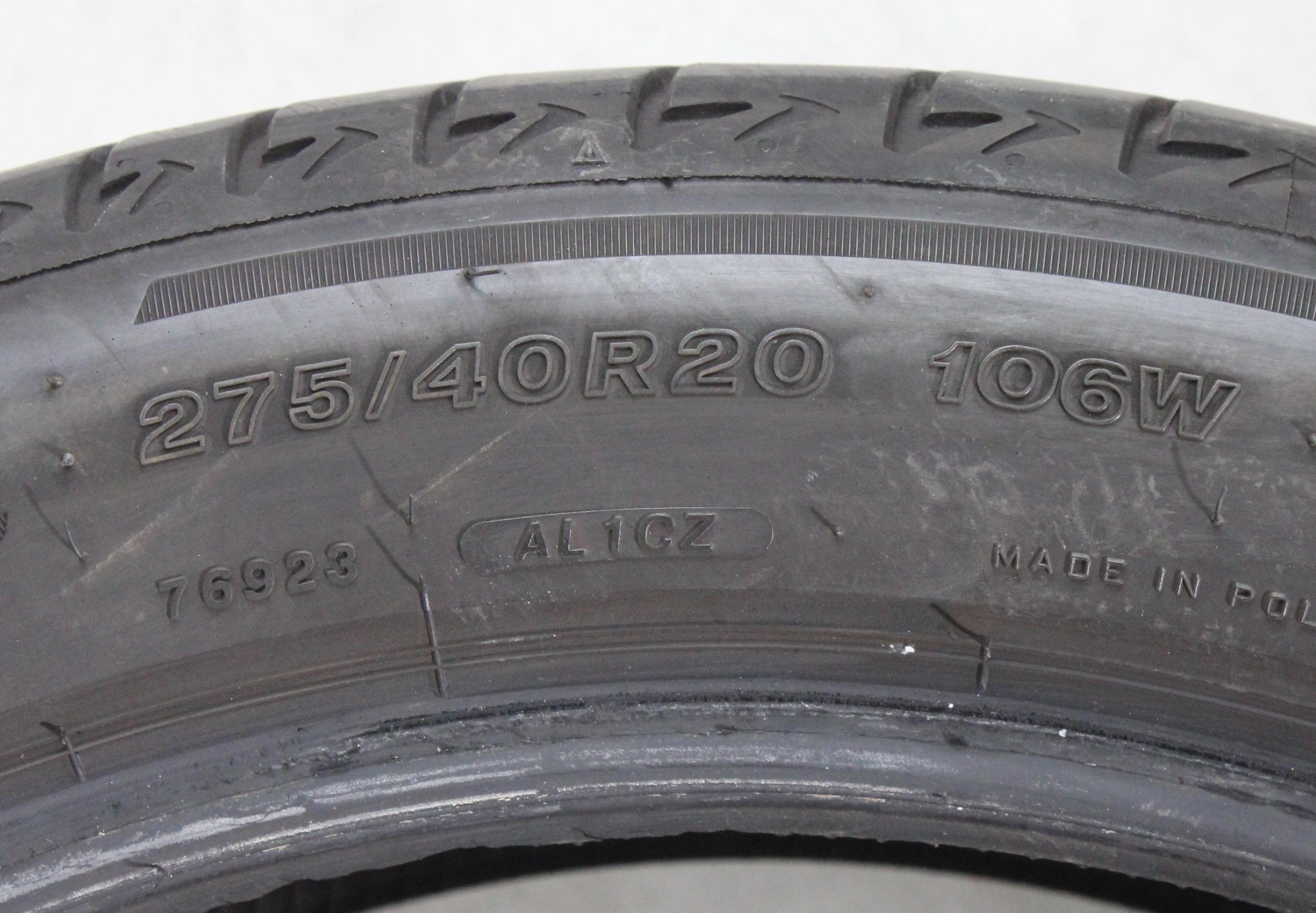 1 pneu été Bridgestone Alenza 001* 275/40R20 106W Runflat, avec une profondeur de sculpture de 3,5 mm au centre et de 4,5 mm sur les épaulements. 2022