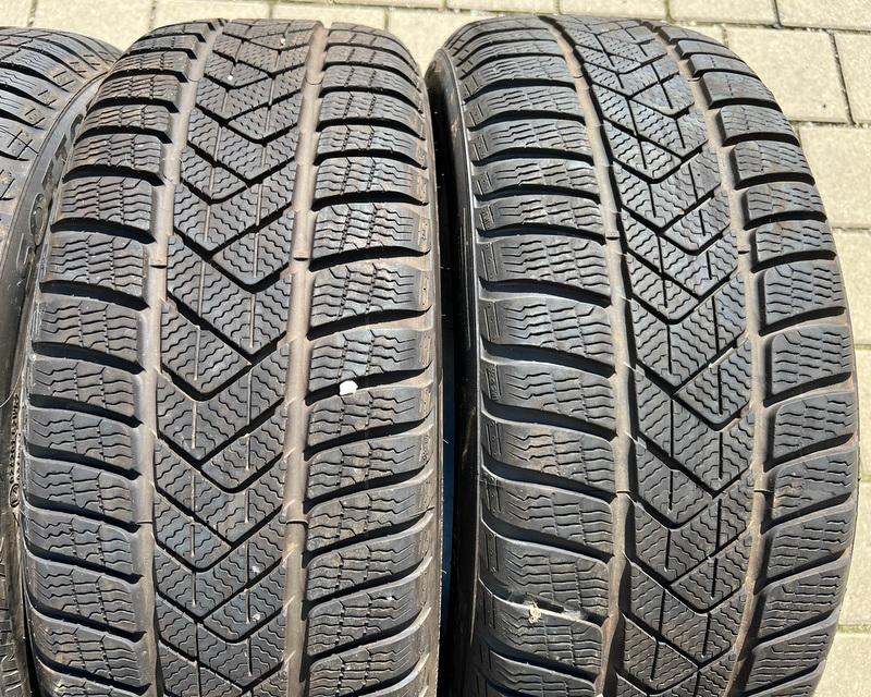 4 x 225/45R19 96V Winterreifen Pirelli Sottozero 3 Runflat 2x 7,5-8mm, 1x 7,5mm und 1x 6,5mm 2019/2020