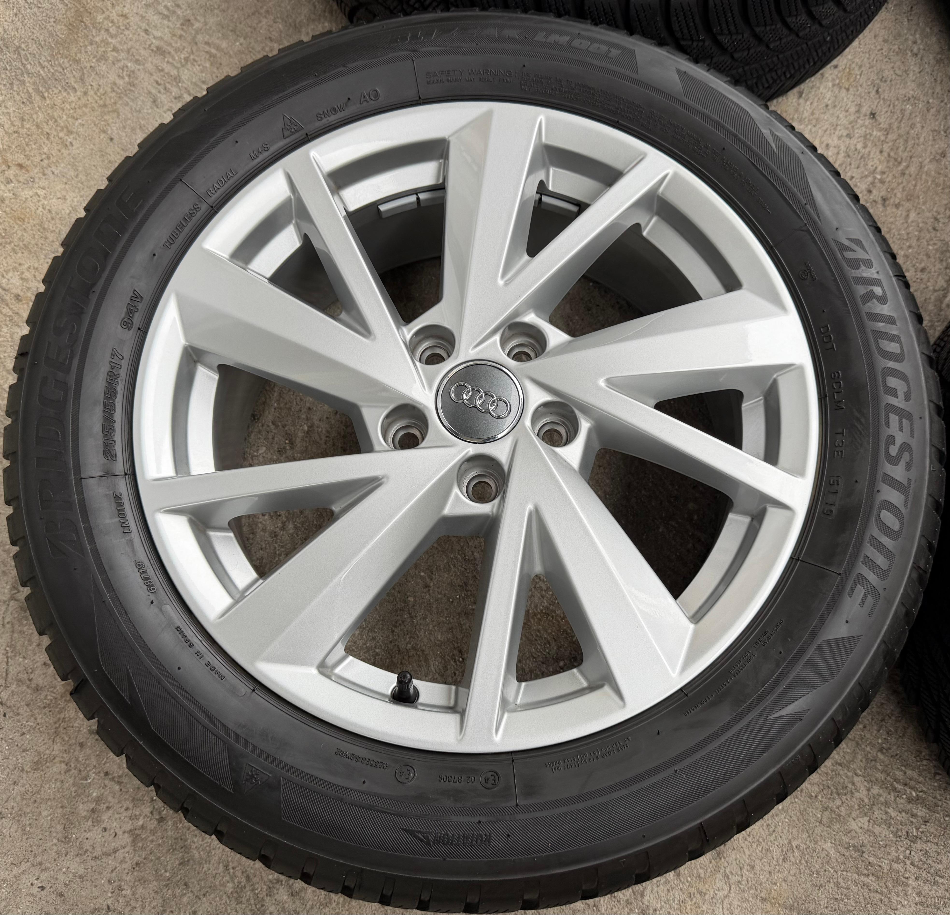 4 Original 17" Alu Winterräder Audi Q2 215/55R17 94V Bridgestone