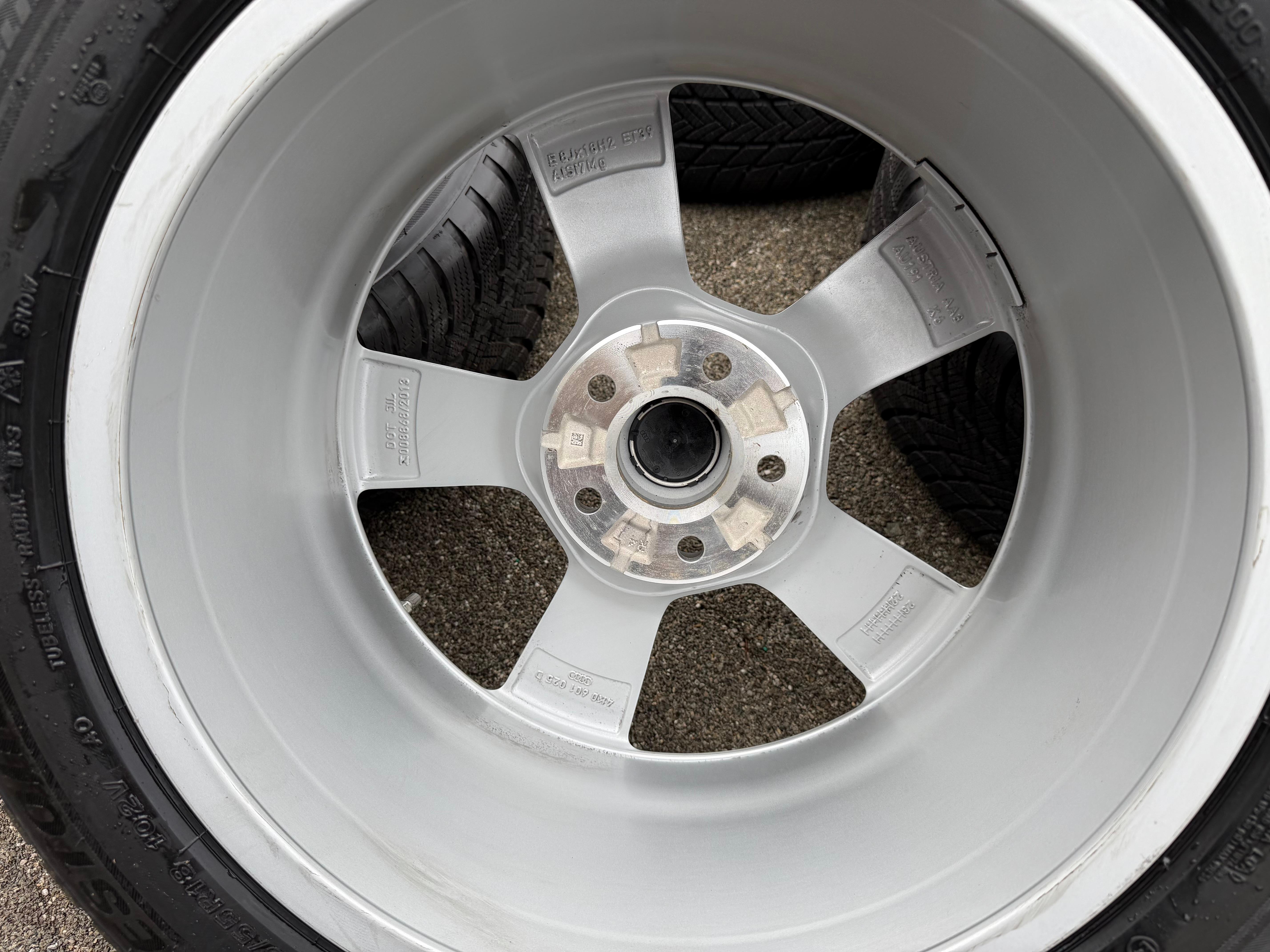 4 cerchi in lega originali da 18" con pneumatici invernali Audi A6 4K C8 225/55R18 102V Bridgestone 2022