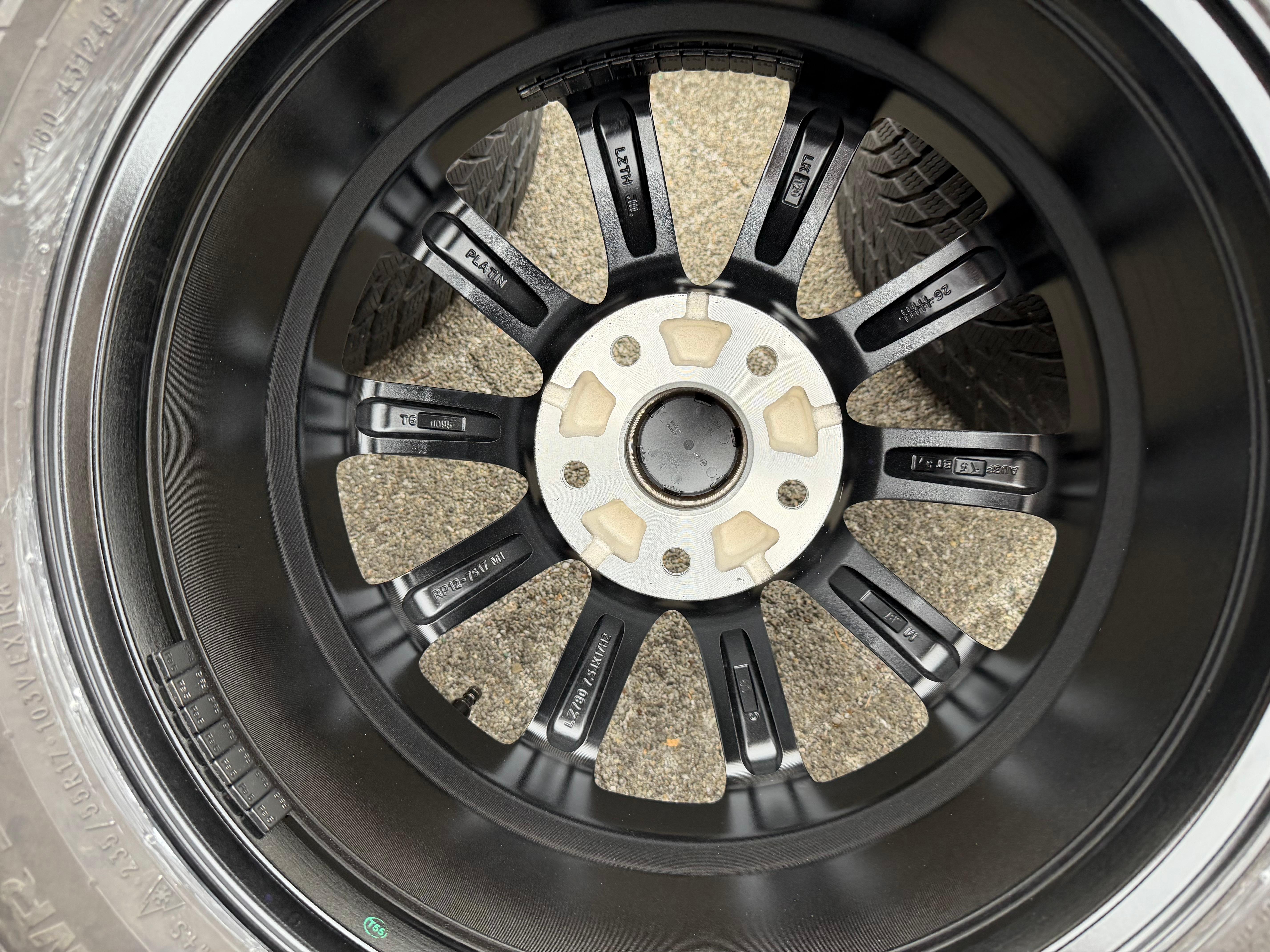 4 aluminium 17" winterwielen VW BUS T5 T6 T6.1 235/55R17 103V XL Nokian