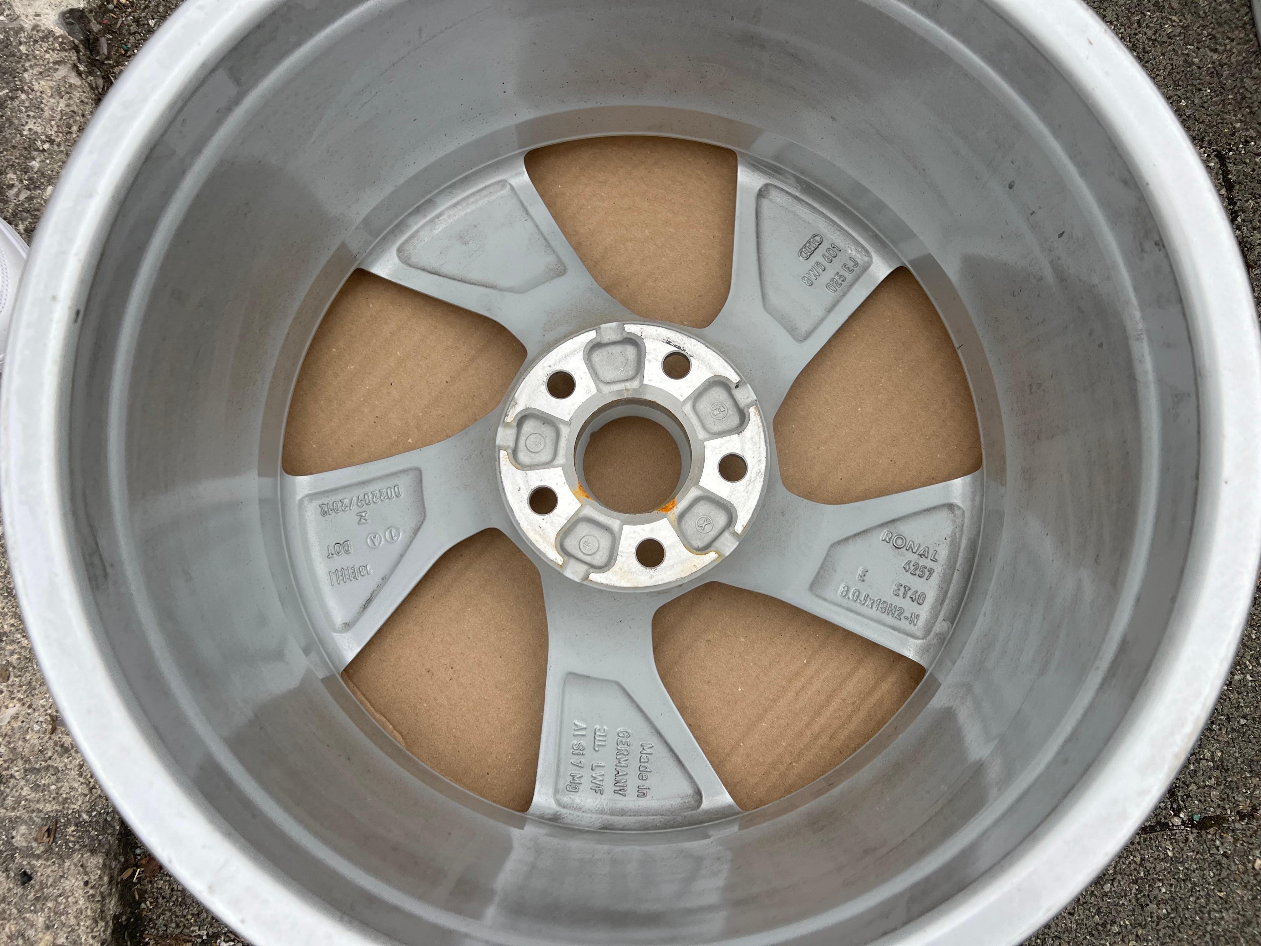 1 X LLANTA DE ALEACIÓN ORIGINAL DE 18" PARA AUDI A4 8W 8W0601025EJ 8x18 ET40 FREIHAUS