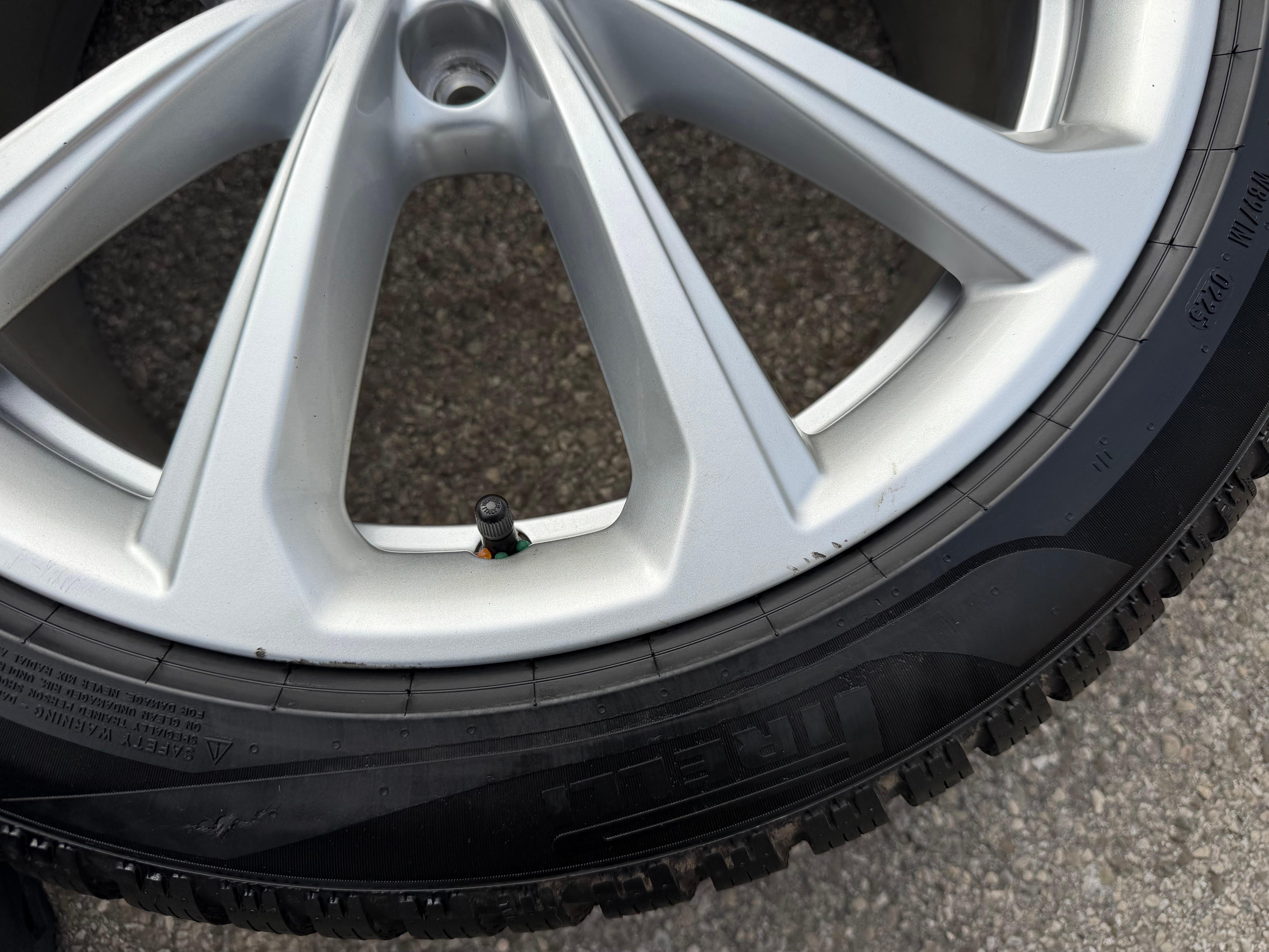 4 llantas de aleación originales de 18" para invierno AUDI A5 S5 FU2 B10 8B3601025D 235/45R18 98H 2025