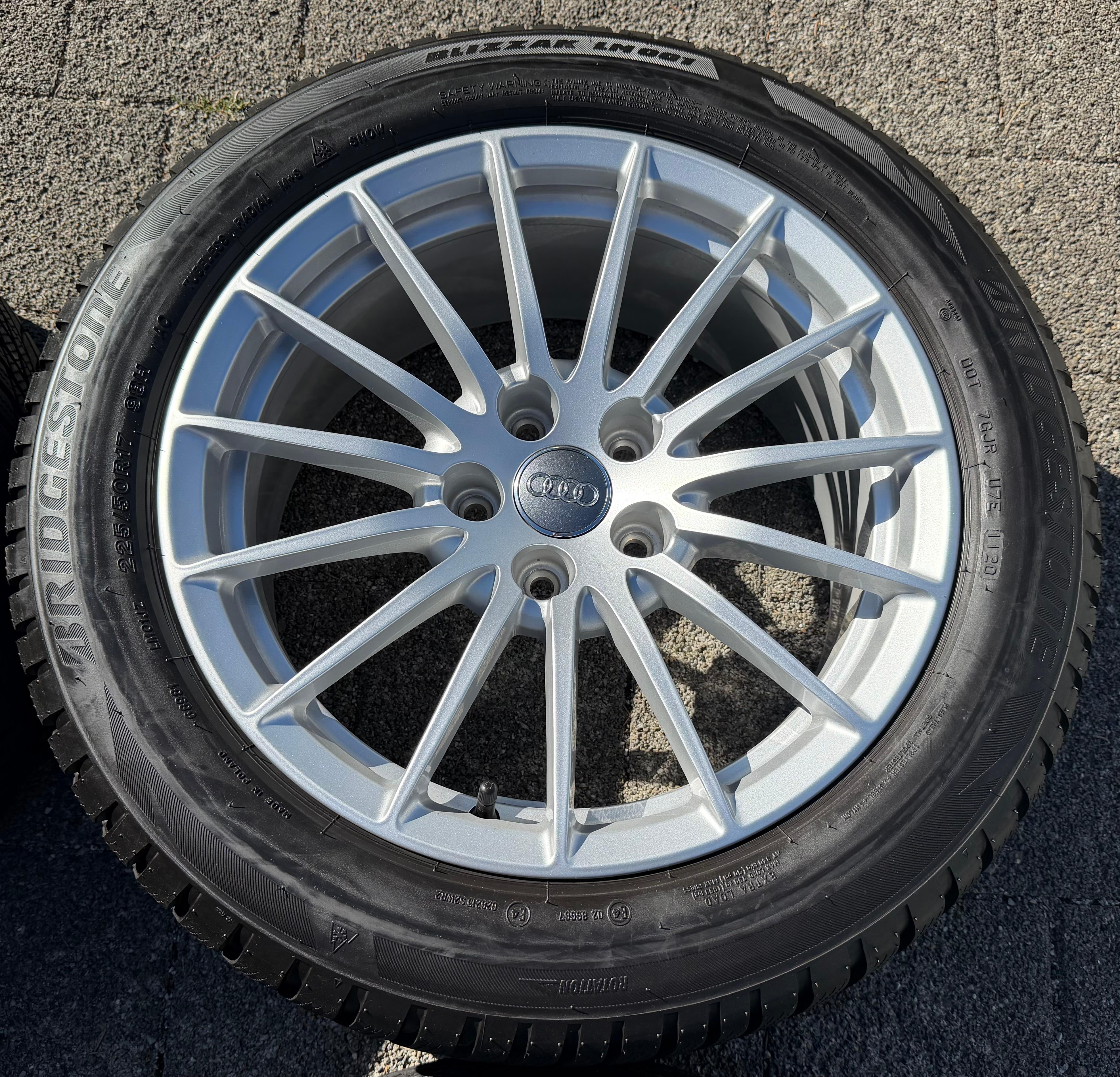 4 ruote in lega originali da 17" invernali Audi A5 F5 8W 225/50R17 98H 8W0601025AE Bridgestone