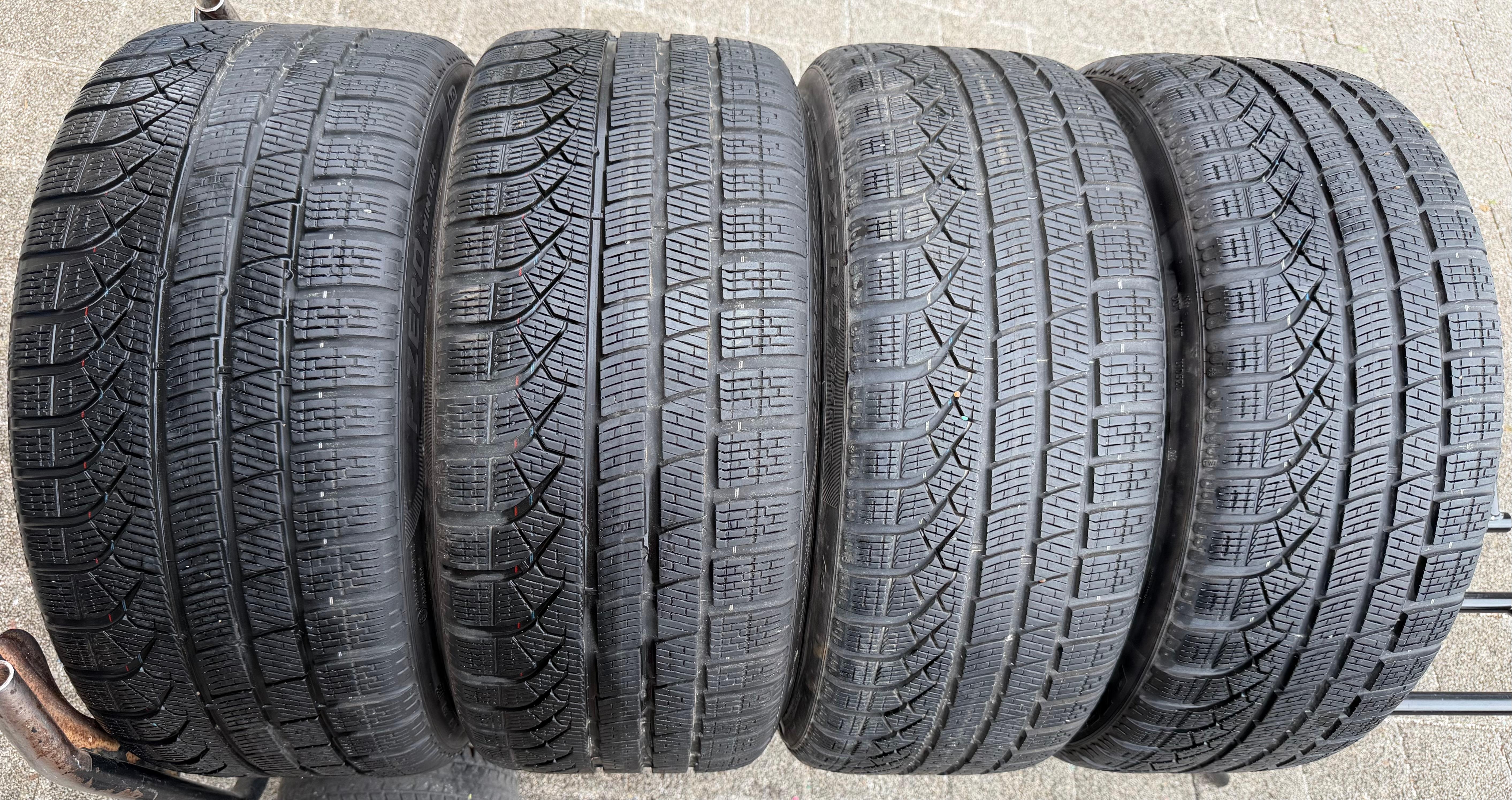 4 Original 19" Alu Winterräder Audi RS3 8Y 8Y0601025BQ 8Y0601025BP Pirelli