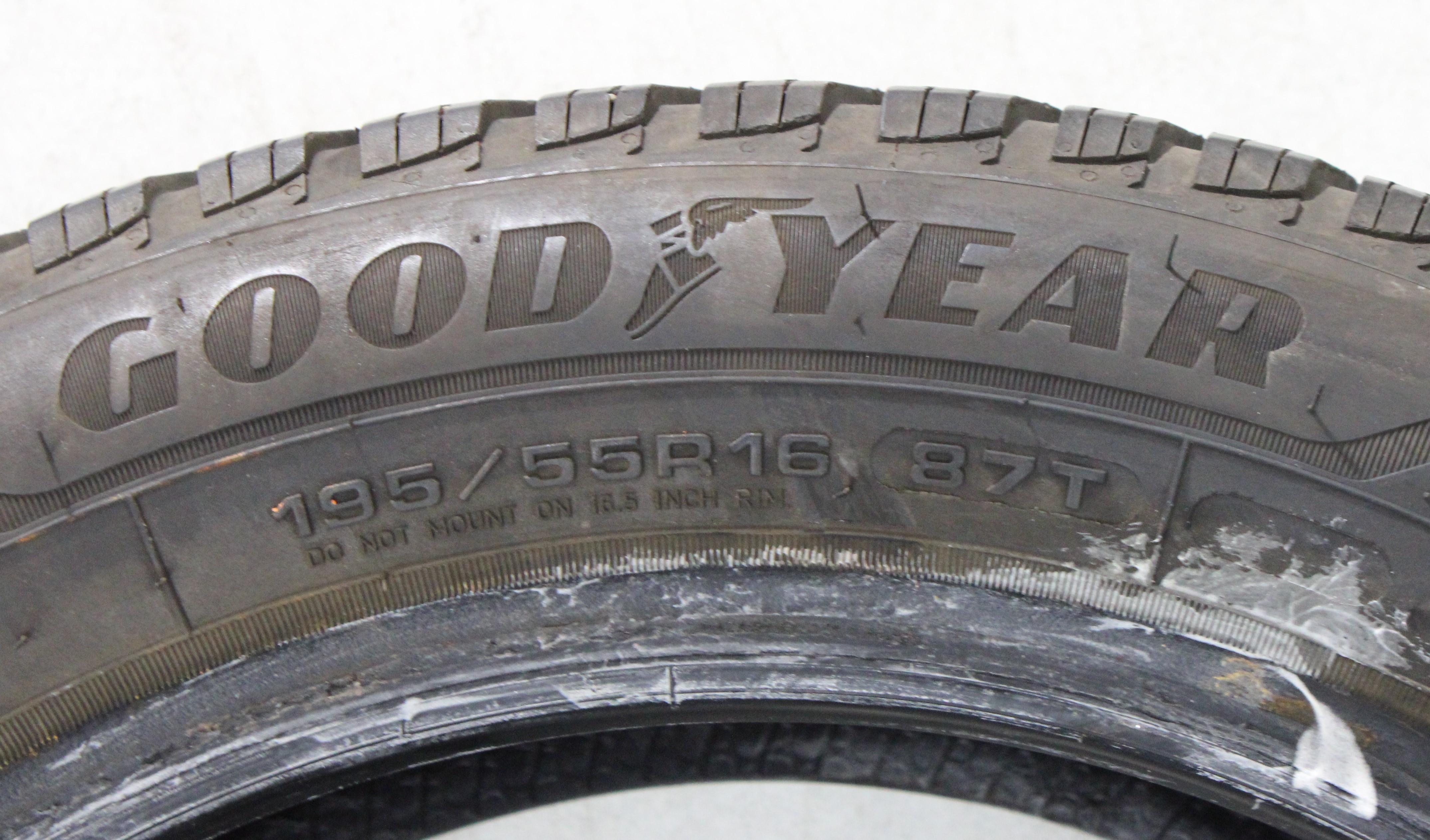1 x 195/55R16 87T Pneumatico invernale Goodyear Ultra Grip 9+ 4,5-5mm 2020