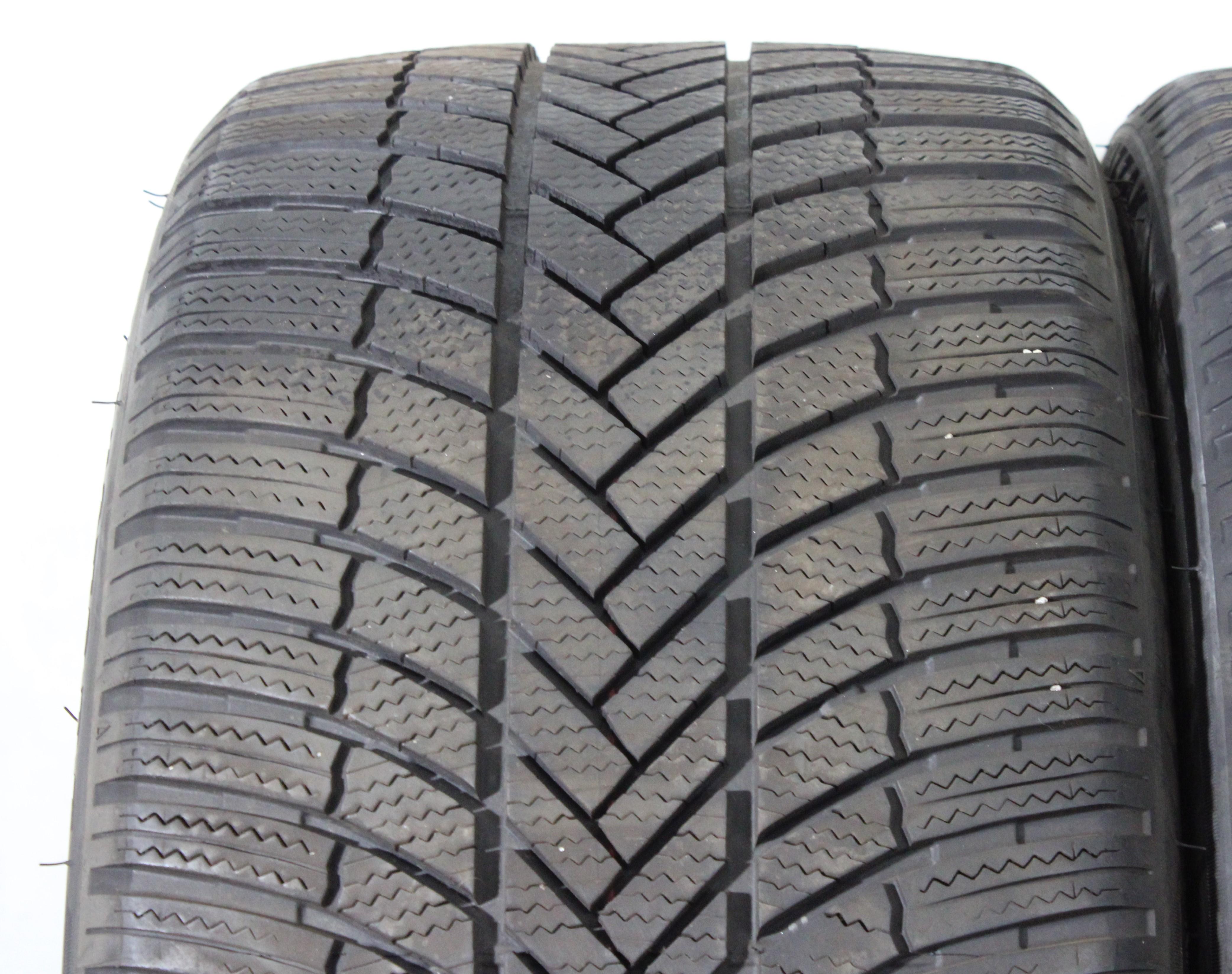 2 x 255/40R18 99V Winterreifen Bridgestone Blizzak LM005 5,5-6mm 2020