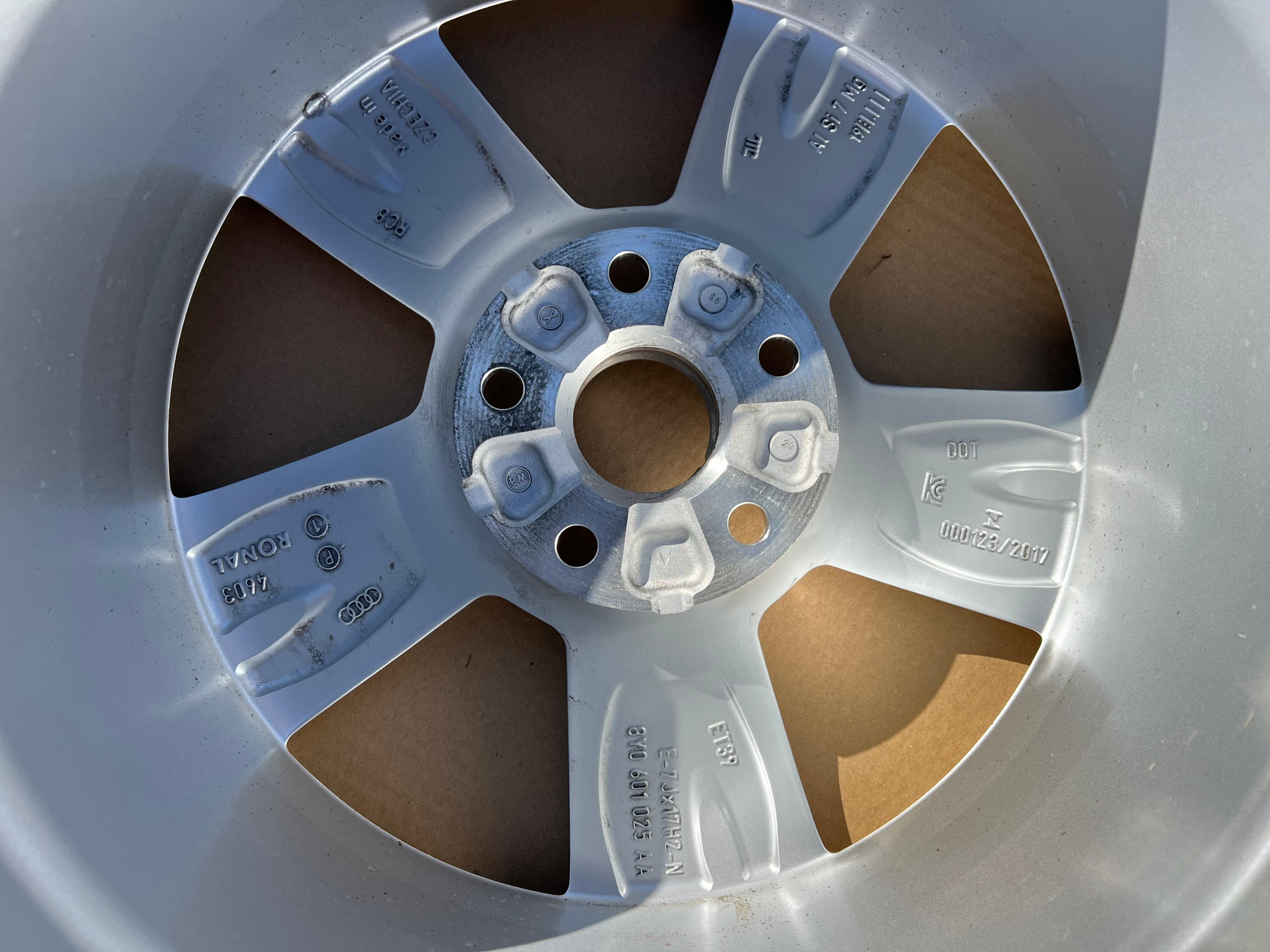 1 X CERCHIO ORIGINALE 17" IN ALLUMINIO AUDI A3 8Y 8Y0601025AA 7x17 ET39 FREIHAUS