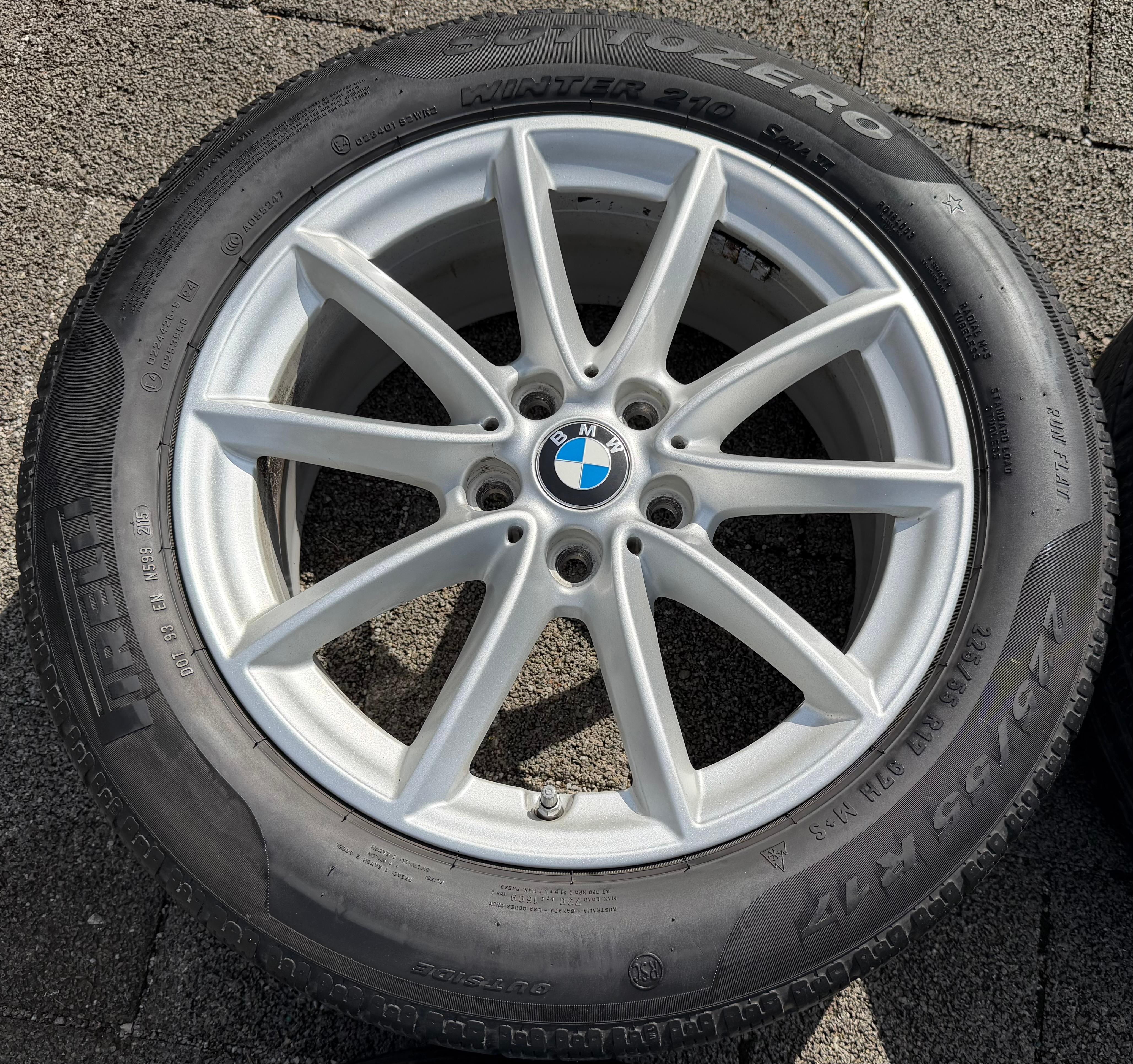 4 roues hiver en alliage d’origine 17" BMW X1 F48 X2 F39 225/55R17 97H Style 560 avec RDKS