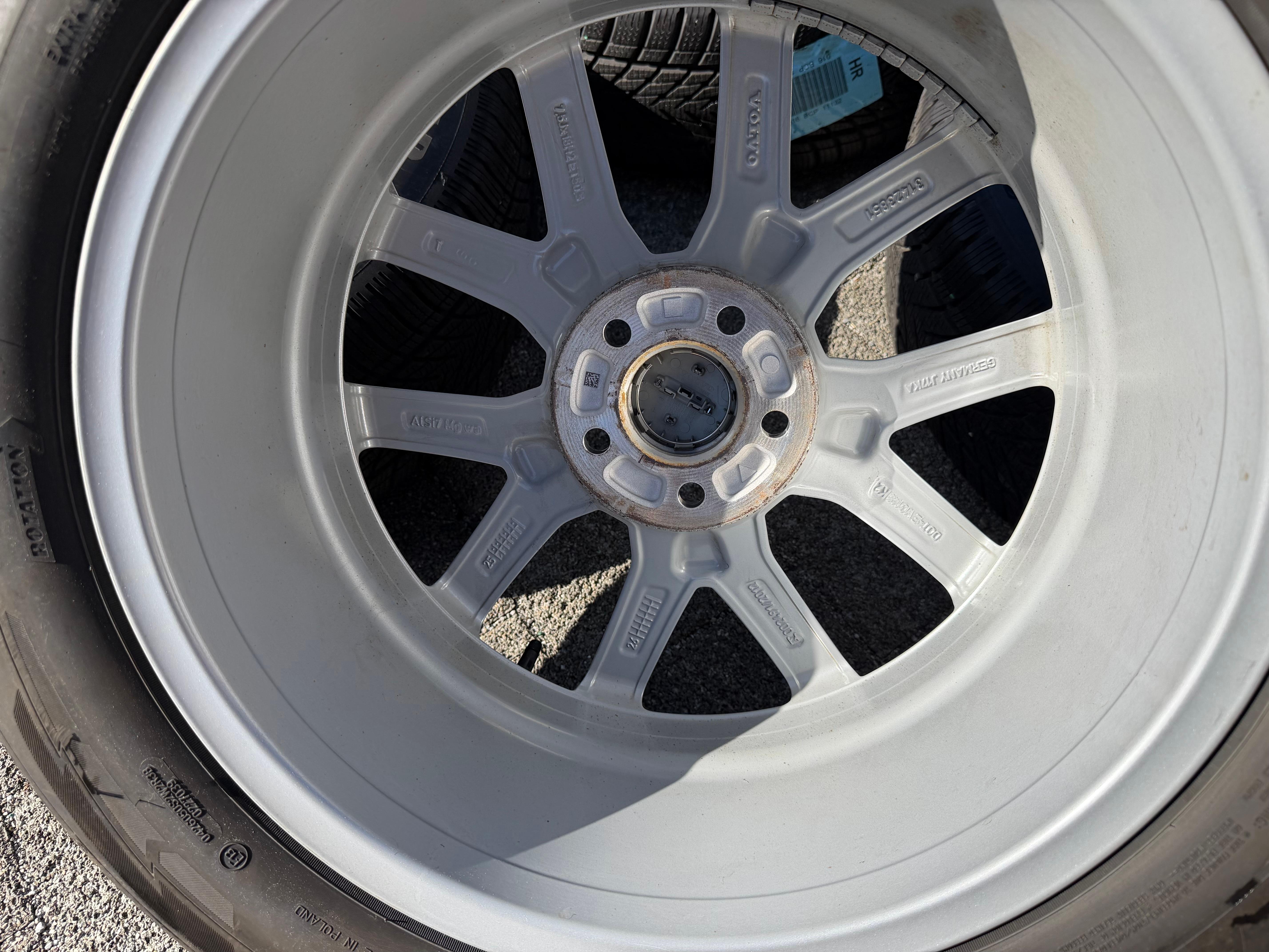 4 Original 18" Alu Winterräder Volvo XC60 II 31423851 235/60R18 107H Goodyear 2025
