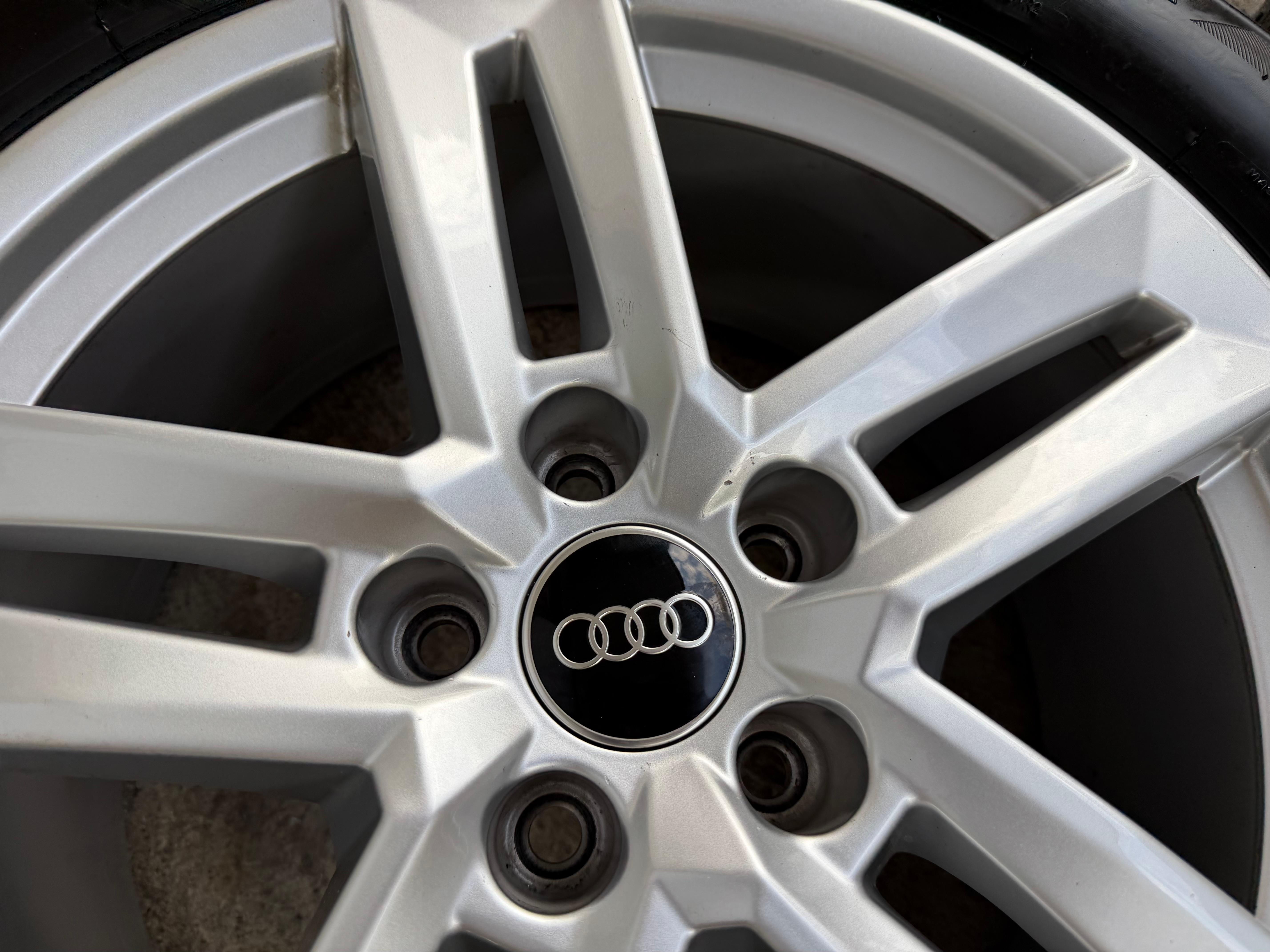 4 Original 17" Alu Winterräder Audi A4 B9 8W 8W0601025P 225/50R17 98H Bridgestone