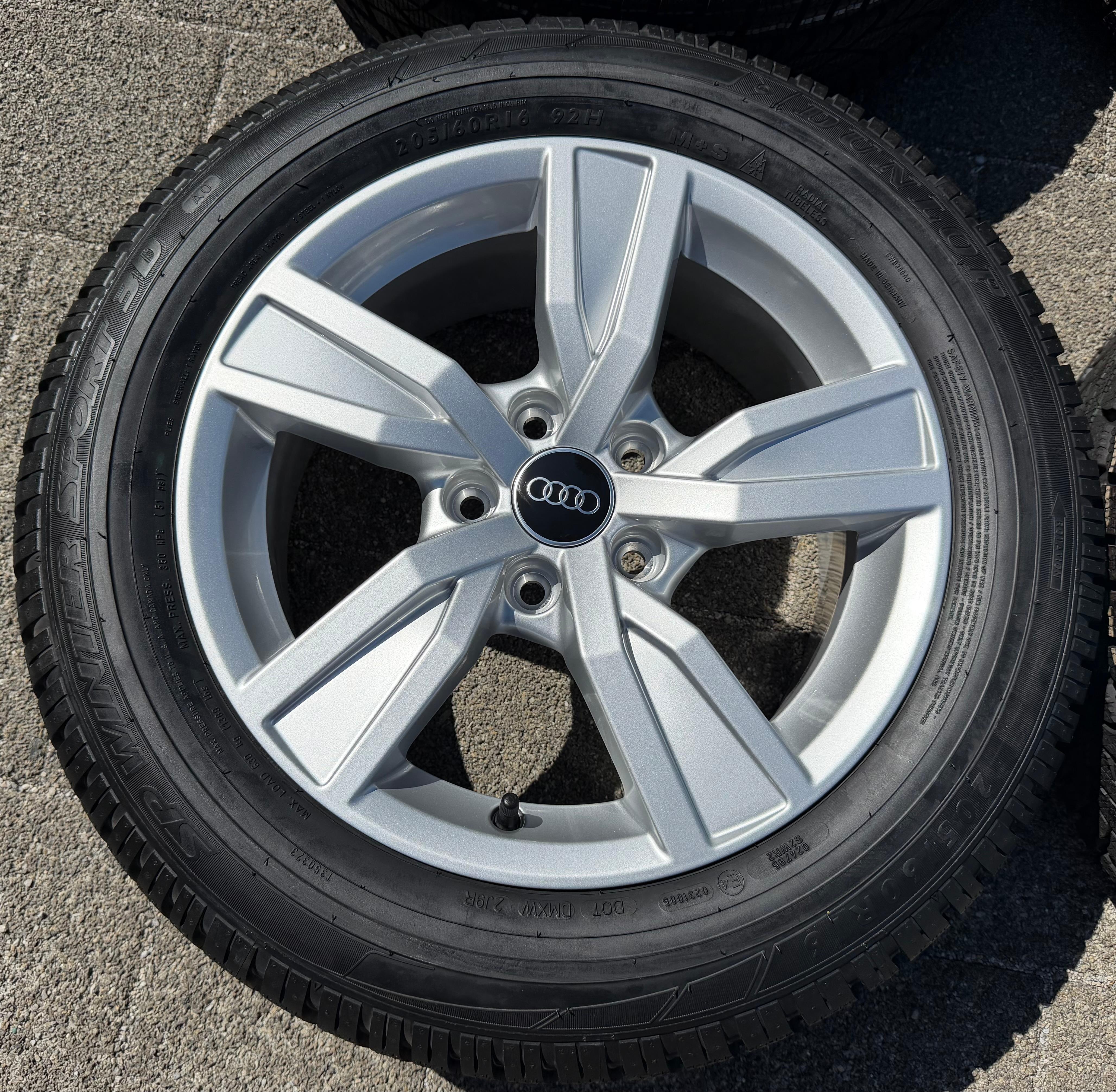 4 llantas de aluminio originales de invierno para Audi A4 8W B9 8W0601025A 205/60R16 92H Dunlop, NUEVAS