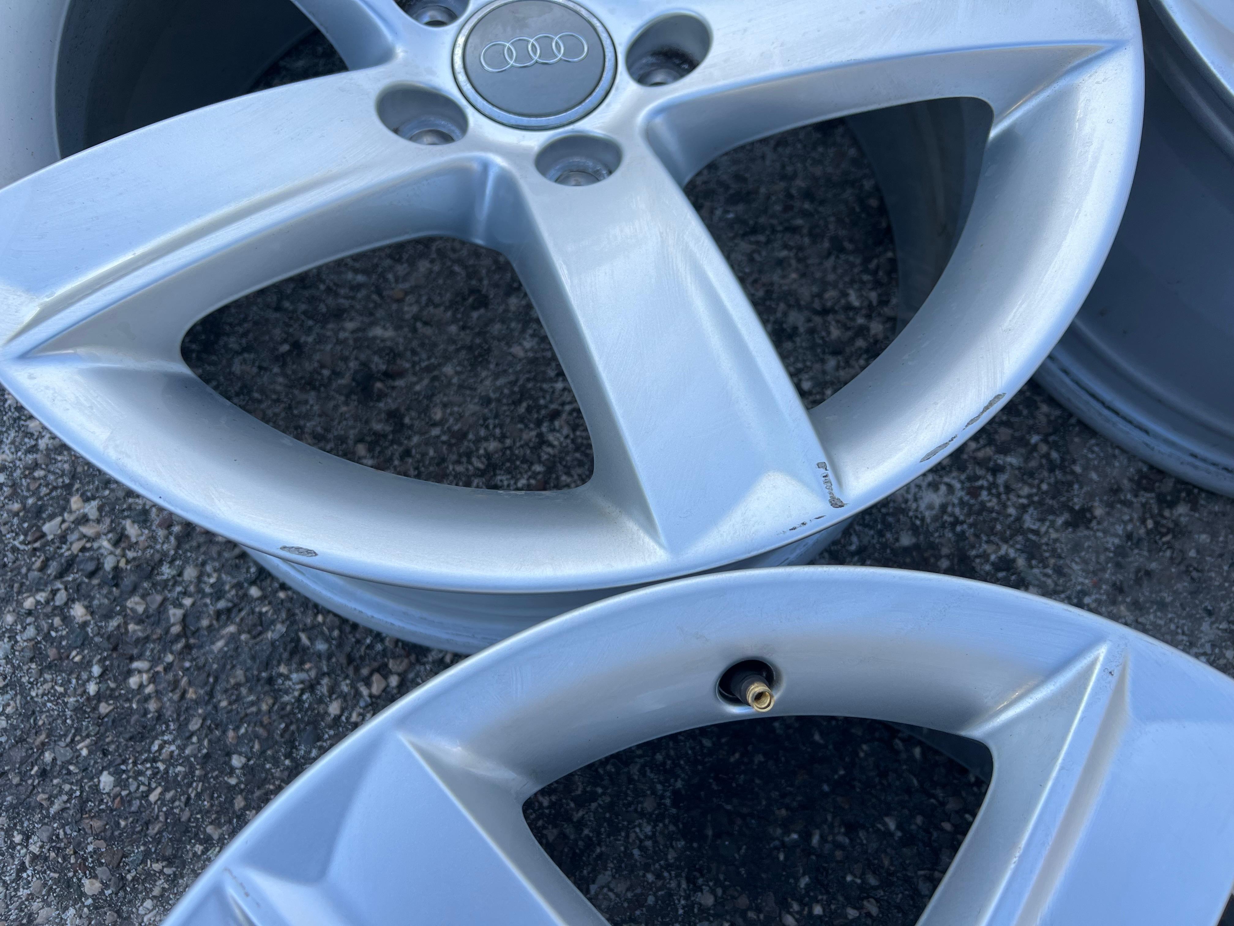 4 CERCHI ORIGINALI IN ALLUMINIO DA 17" AUDI A5 8T 8T0071497 CONSEGNA GRATUITA
