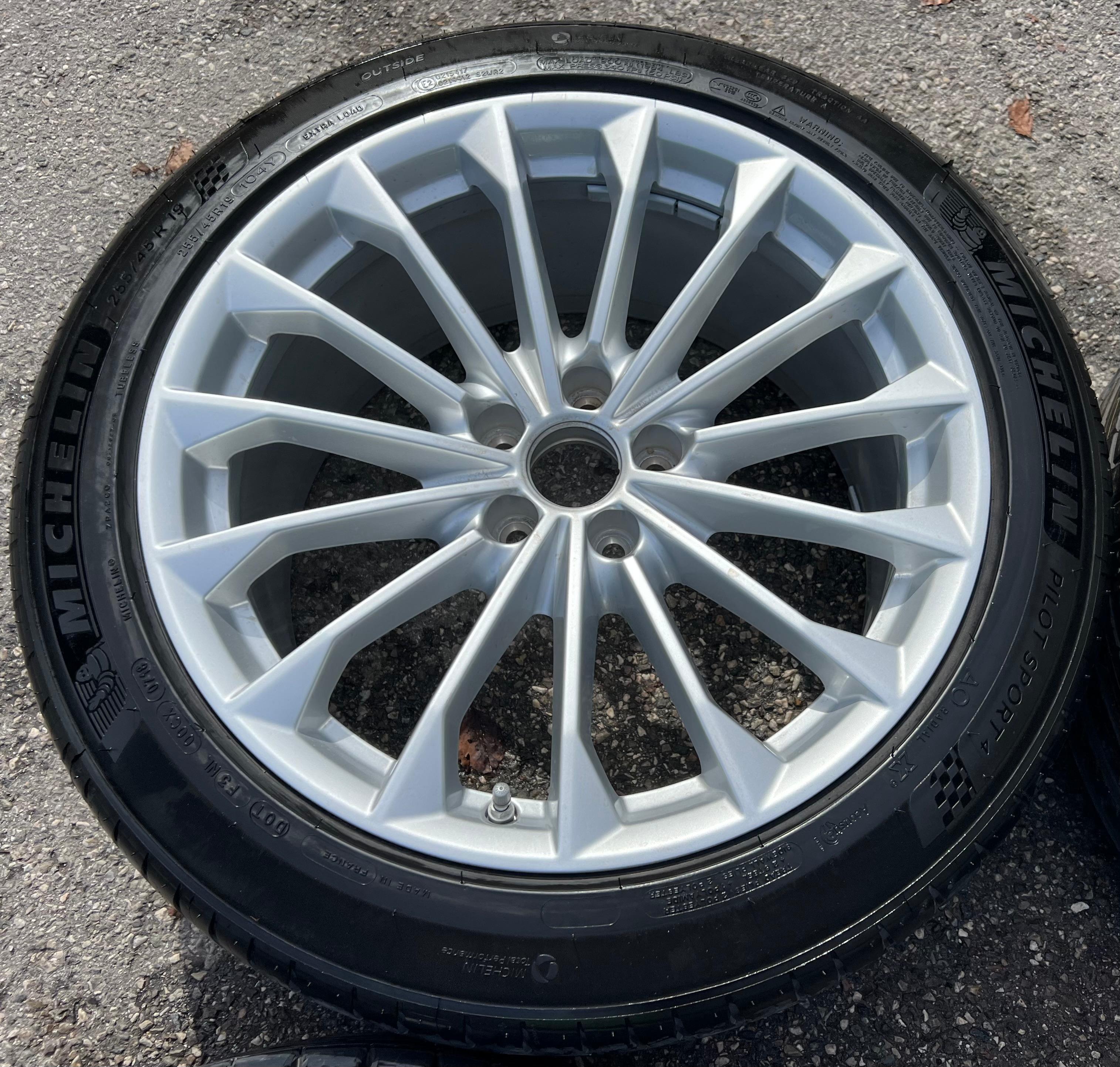 4 ORIGINAL 19" ALU SOMMERRÄDER AUDI A8 4N 255/45R19 104Y 4N0601025B TOP FREIHAUS