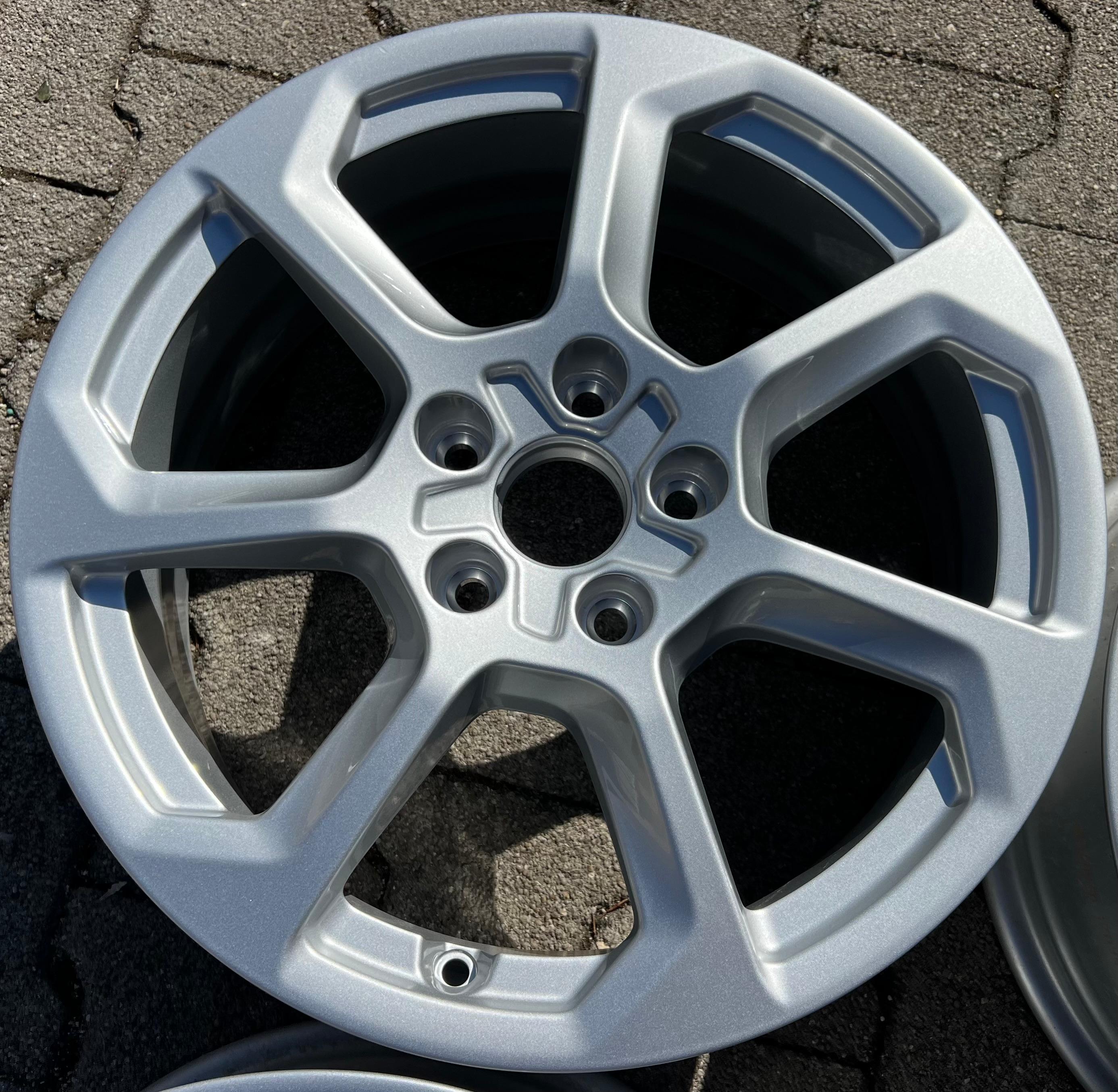 4 JANTES ORIGINALES 17" EN ALU AUDI Q2 GA 81A601025T 6,5x17 ET39 FREIHAUS