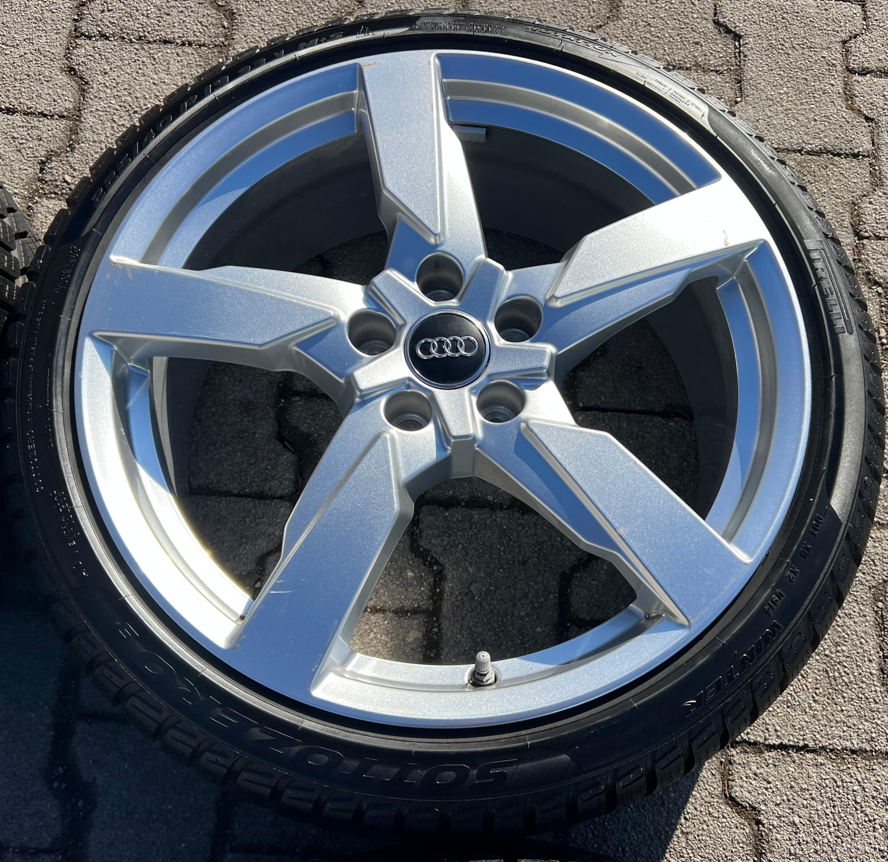 4 ORIGINAL 19" ALU WINTERRÄDER AUDI TT TTS 8S 8S0601025AG 225/40R19 93V PIRELLI