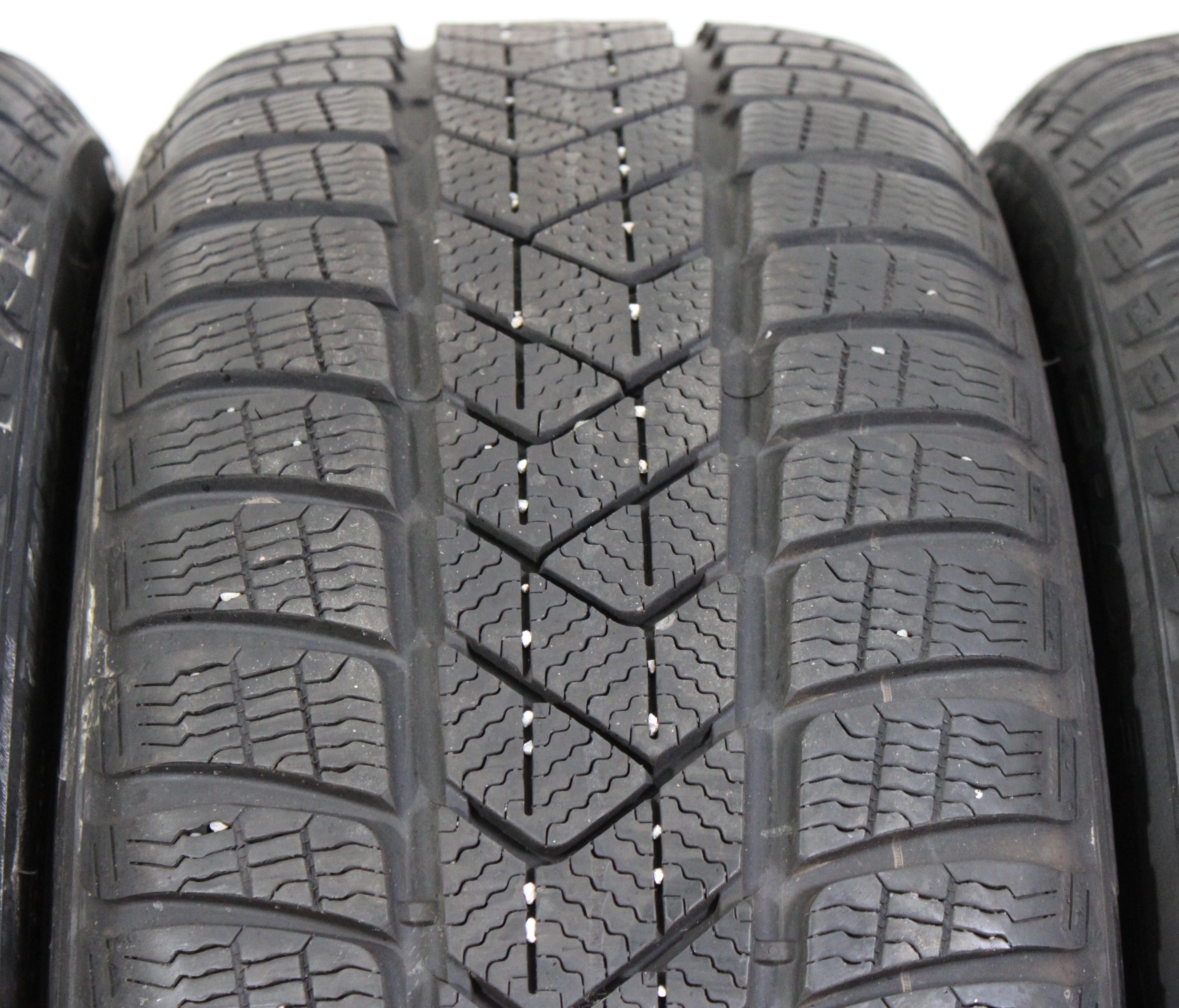 4 x 225/45R19 96V winterbanden Pirelli Sottozero 3 Runflat 7-7,5mm 1x2019/3x2020 *