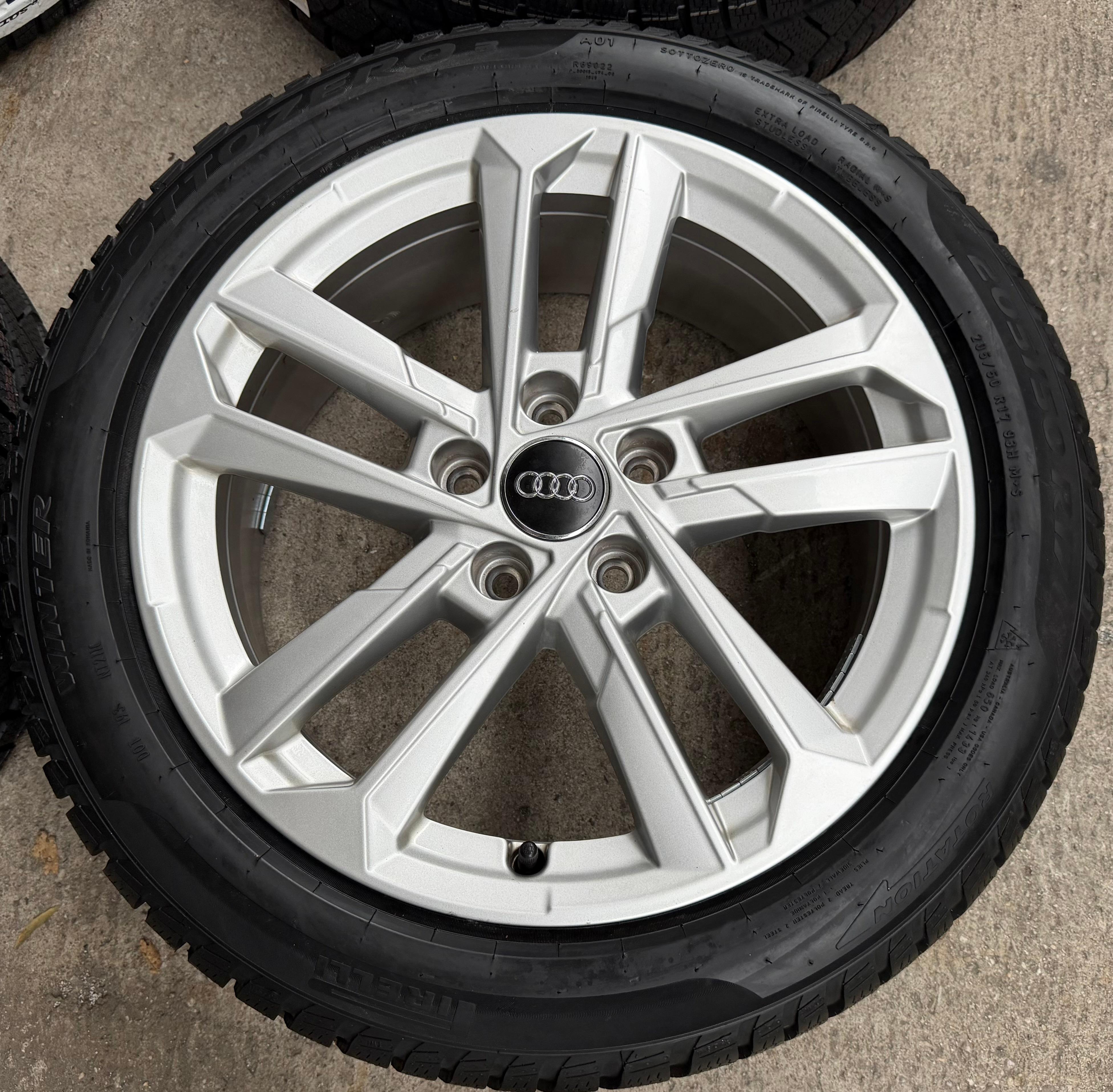 4 Original 17" Alu Winterräder Audi A3 S3 8Y 8Y0601025L 205/50R17 93H Pirelli