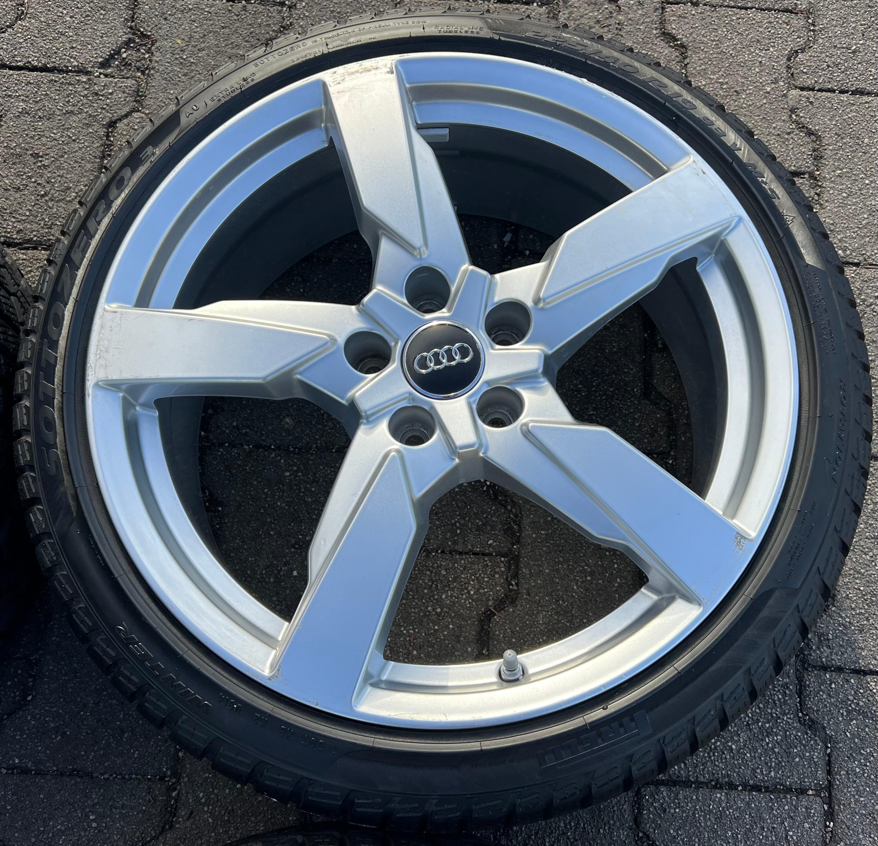 4 ORIGINAL 19" ALU WINTERRÄDER AUDI TT TTS 8S 8S0601025AG 225/40R19 93V PIRELLI