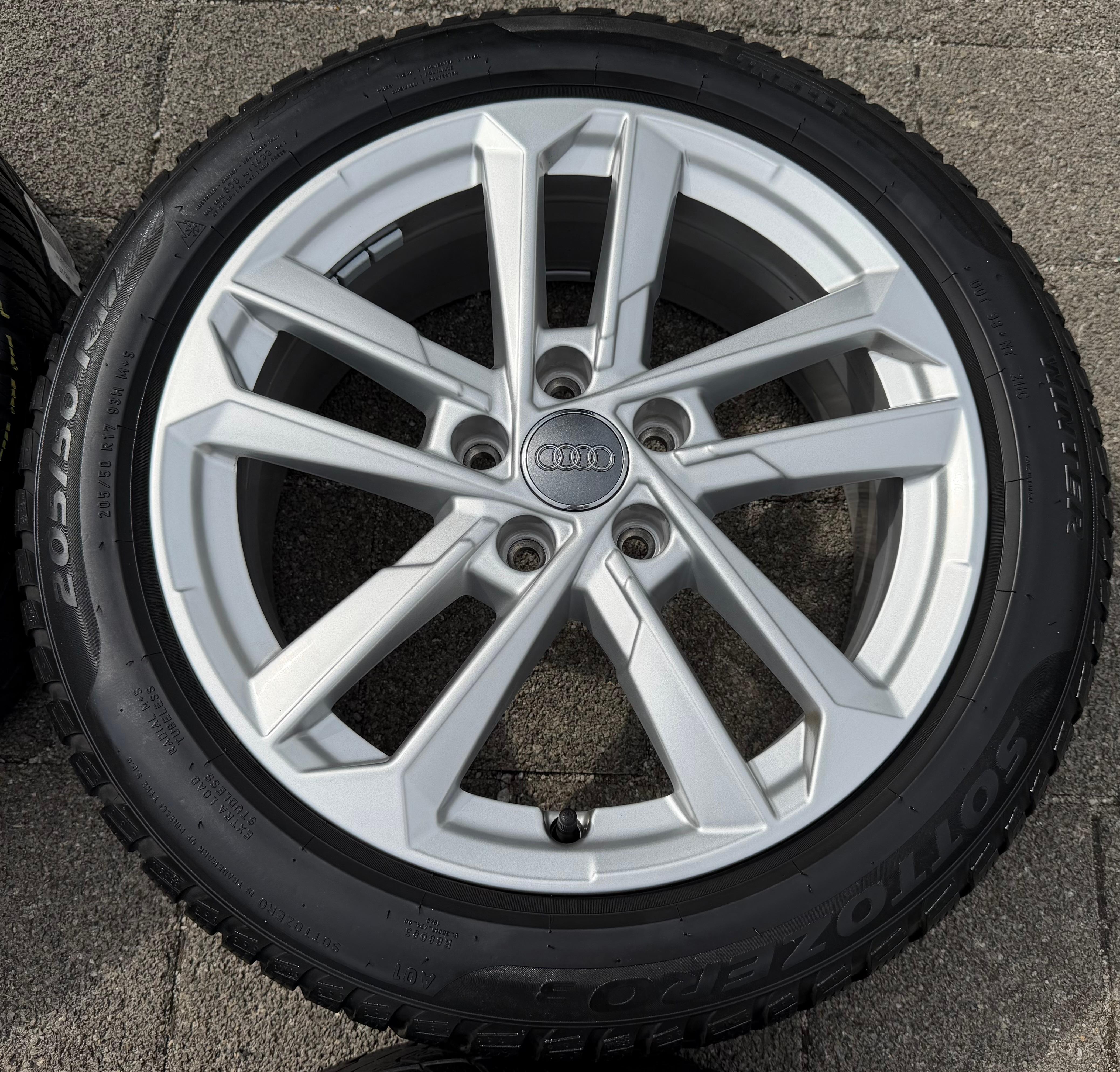 4 Original 17" Alu Winterräder Audi A3 S3 8V 8Y0601025L 205/50R17 93H Pirelli