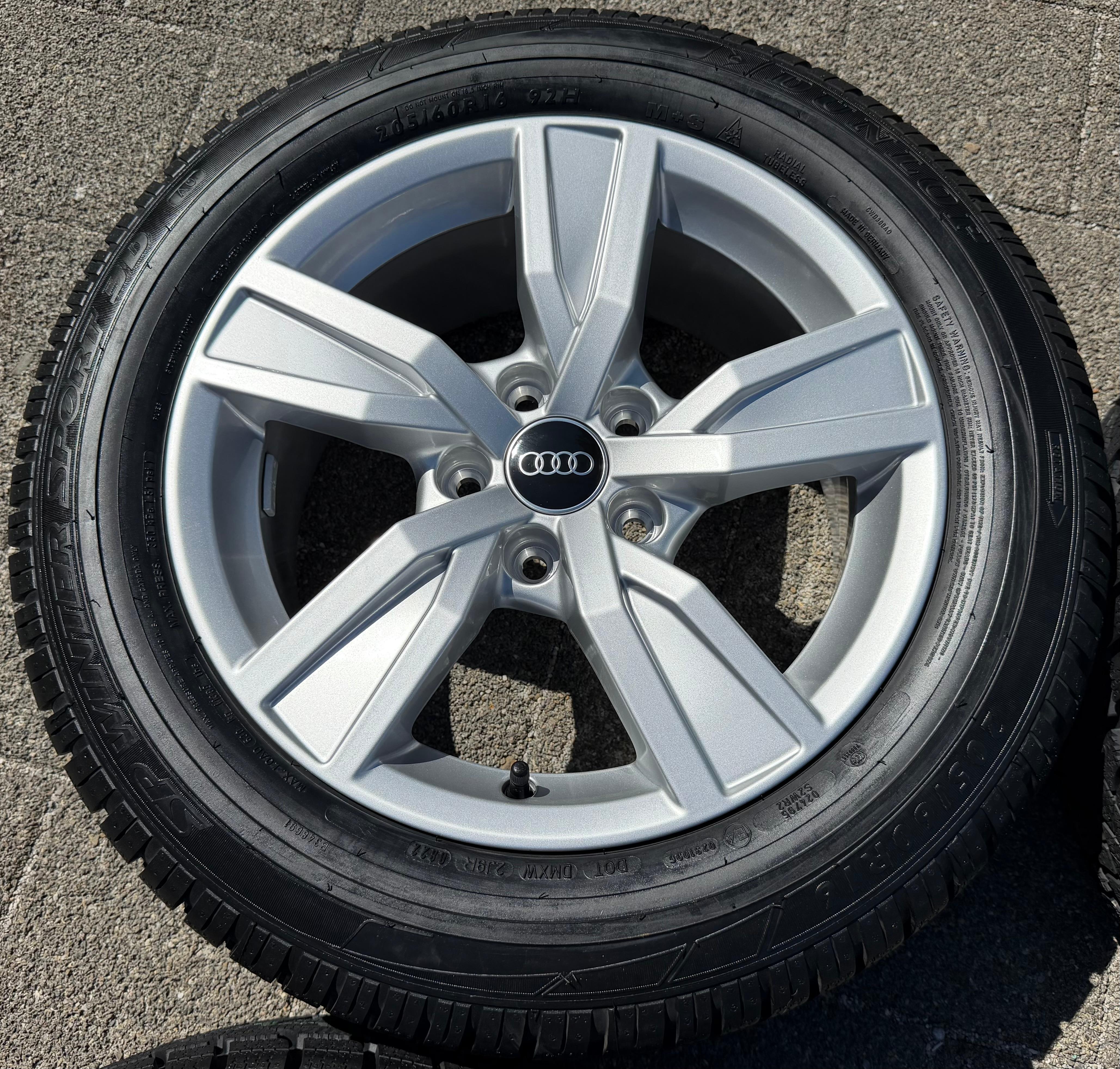 4 llantas de aluminio originales de invierno para Audi A4 8W B9 8W0601025A 205/60R16 92H Dunlop, NUEVAS