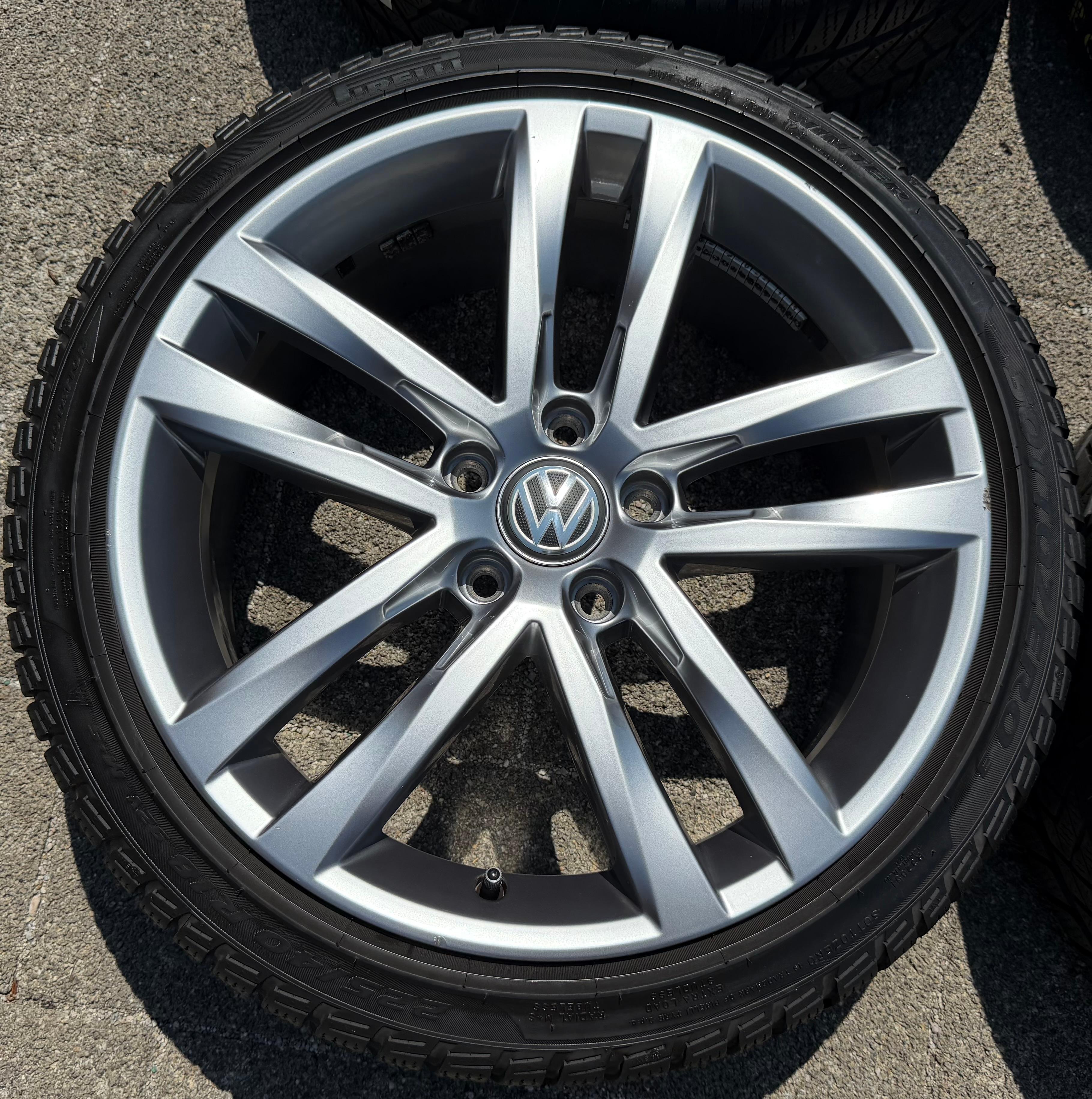 4 Original 18" Alu Winterräder VW Golf VII 7 AU 225/40R18 92V Salvador 5G0601025AF
