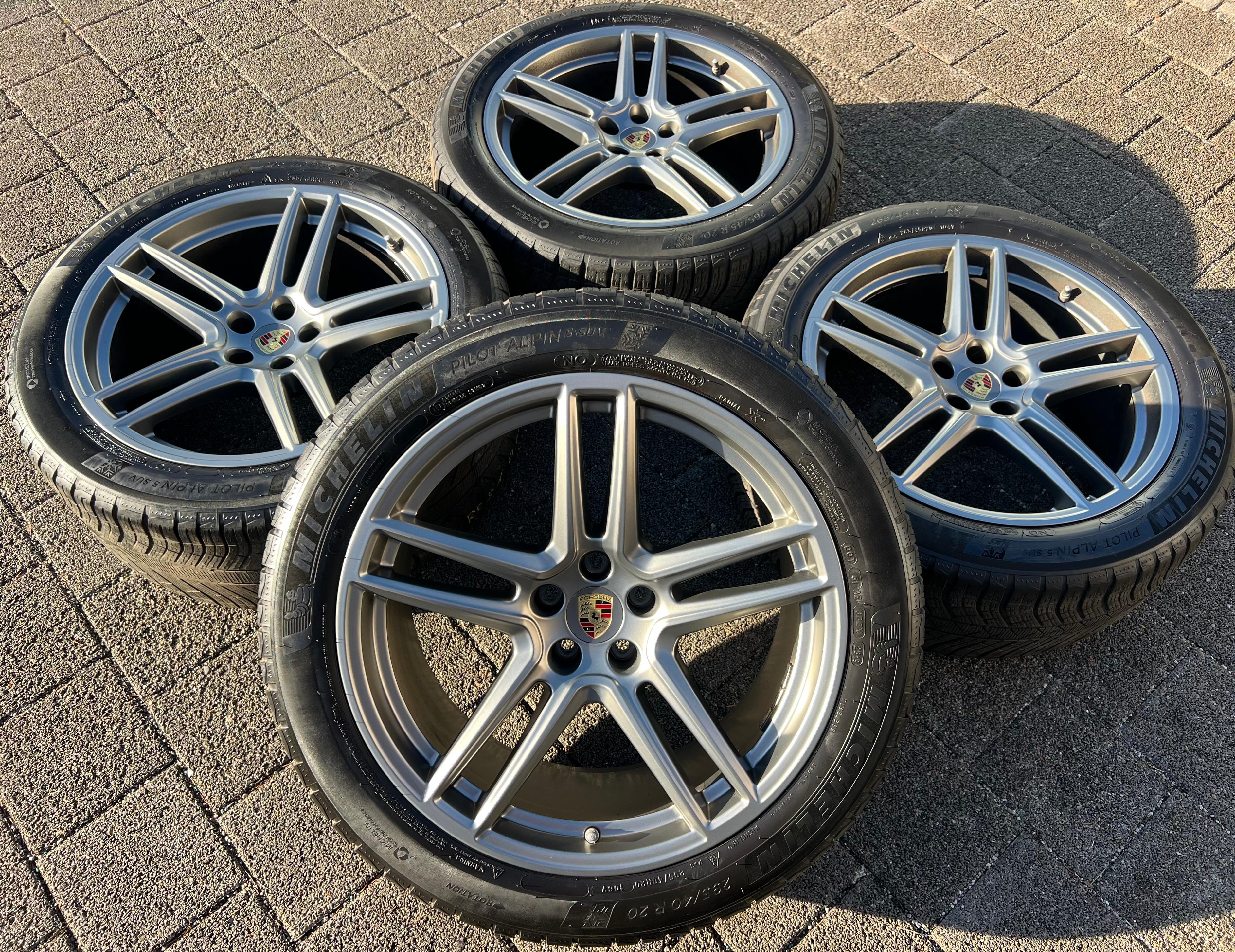 4 ORIGINELE 20" LICHTMETALEN WINTERWIELEN PORSCHE MACAN 265/45R20 104V 295/40R20 106V BANDENDRUKCONTROLESYSTEEM