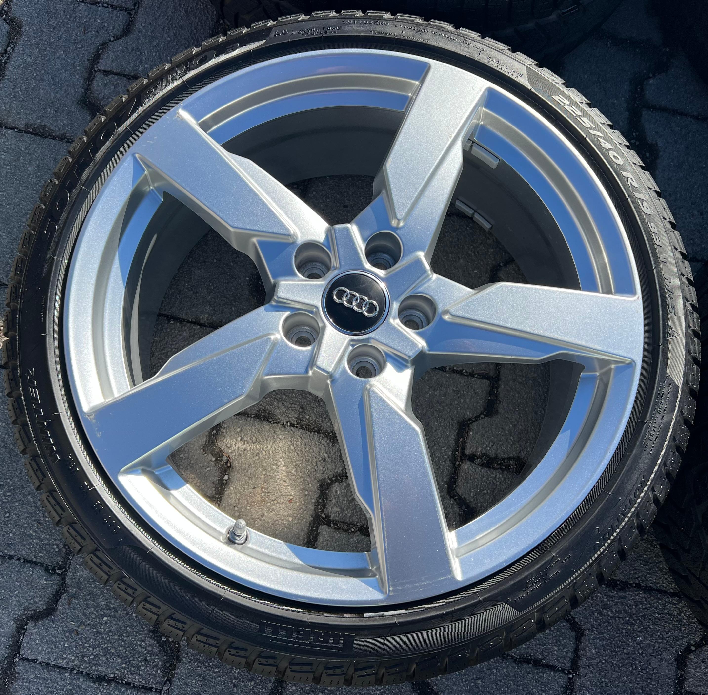 4 ORIGINAL 19" ALU WINTERRÄDER AUDI TT TTS 8S 8S0601025AG 225/40R19 93V PIRELLI
