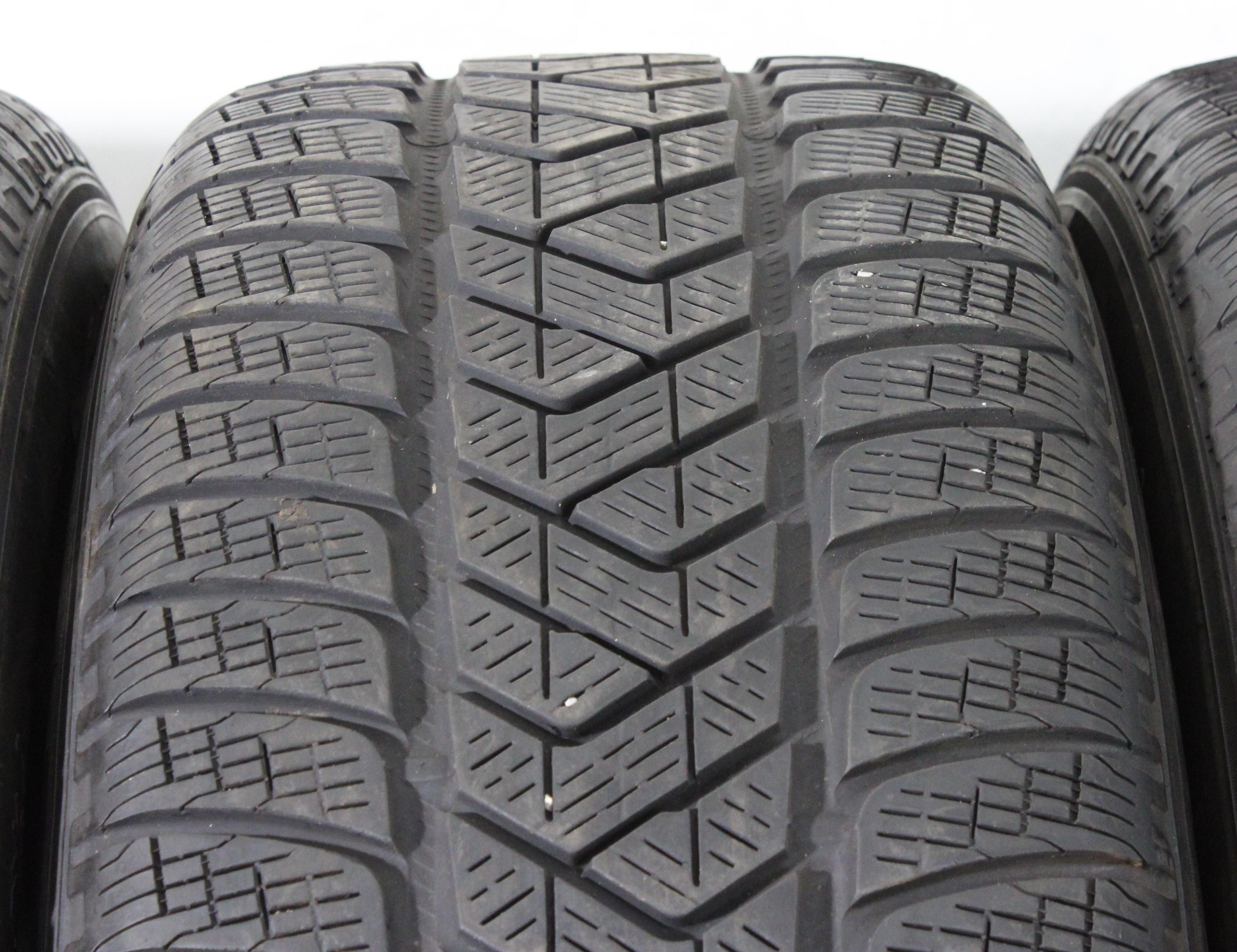 4 x 235/60R18 107H pneumatici invernali Pirelli Scorpion Winter 4,5-5mm 2020