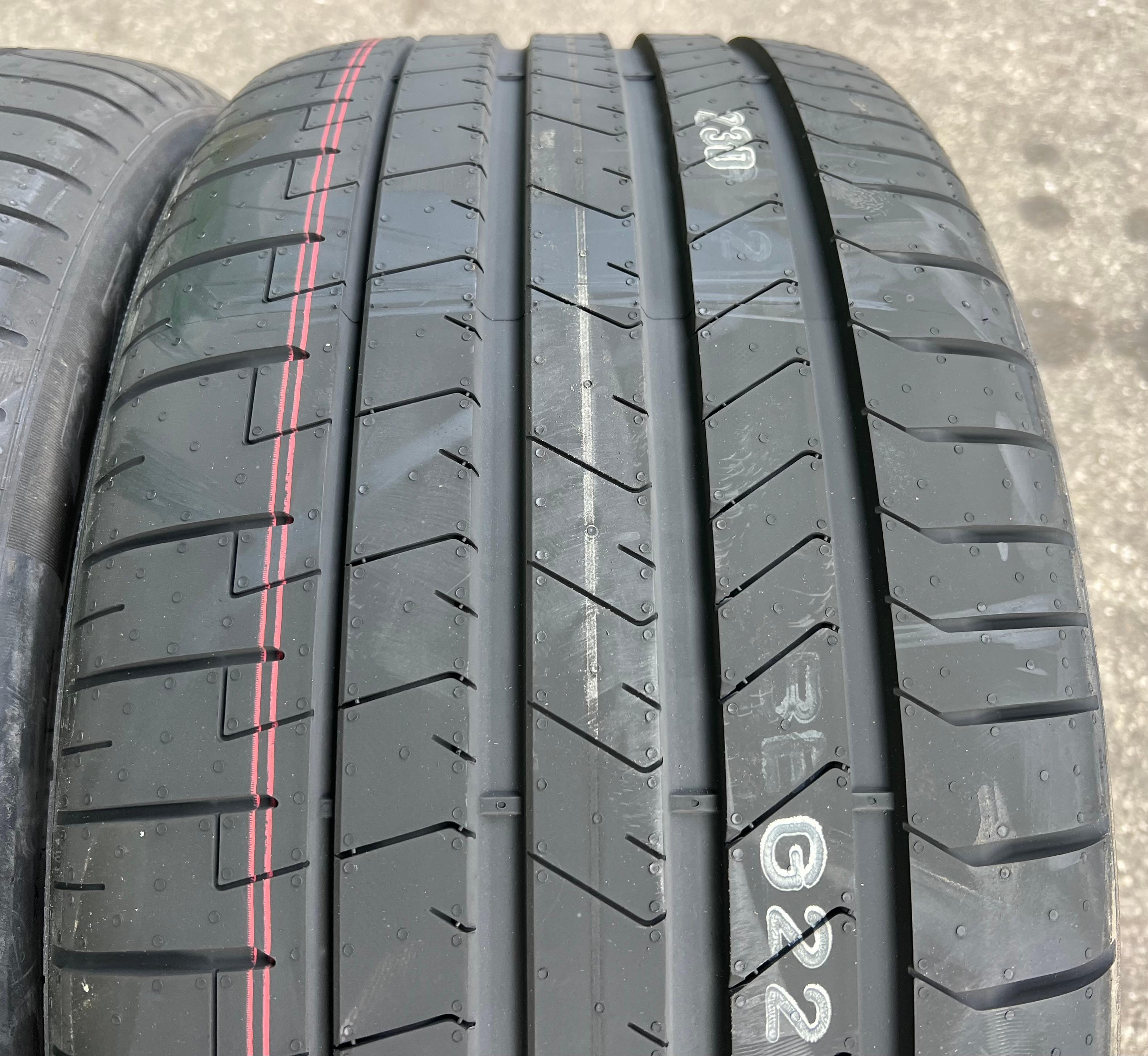 2 x 275/40R19 105Y Zomerbanden Pirelli Pzero PZ4 2022 NIEUW Gratis verzending