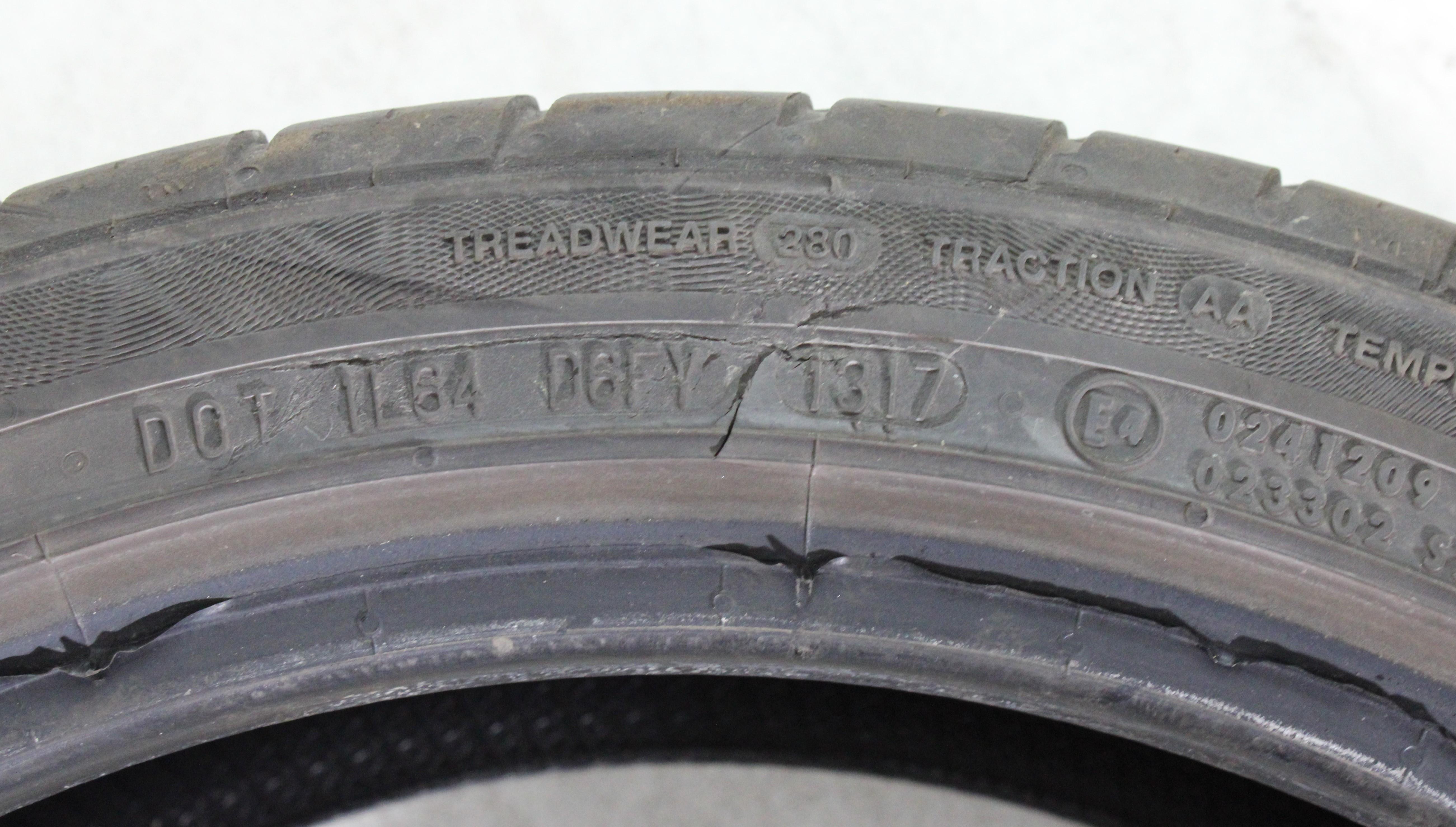 4 x 215/40R17 87V Sommerreifen Continental Premium Contact 2 5-5,5mm 2017 XL