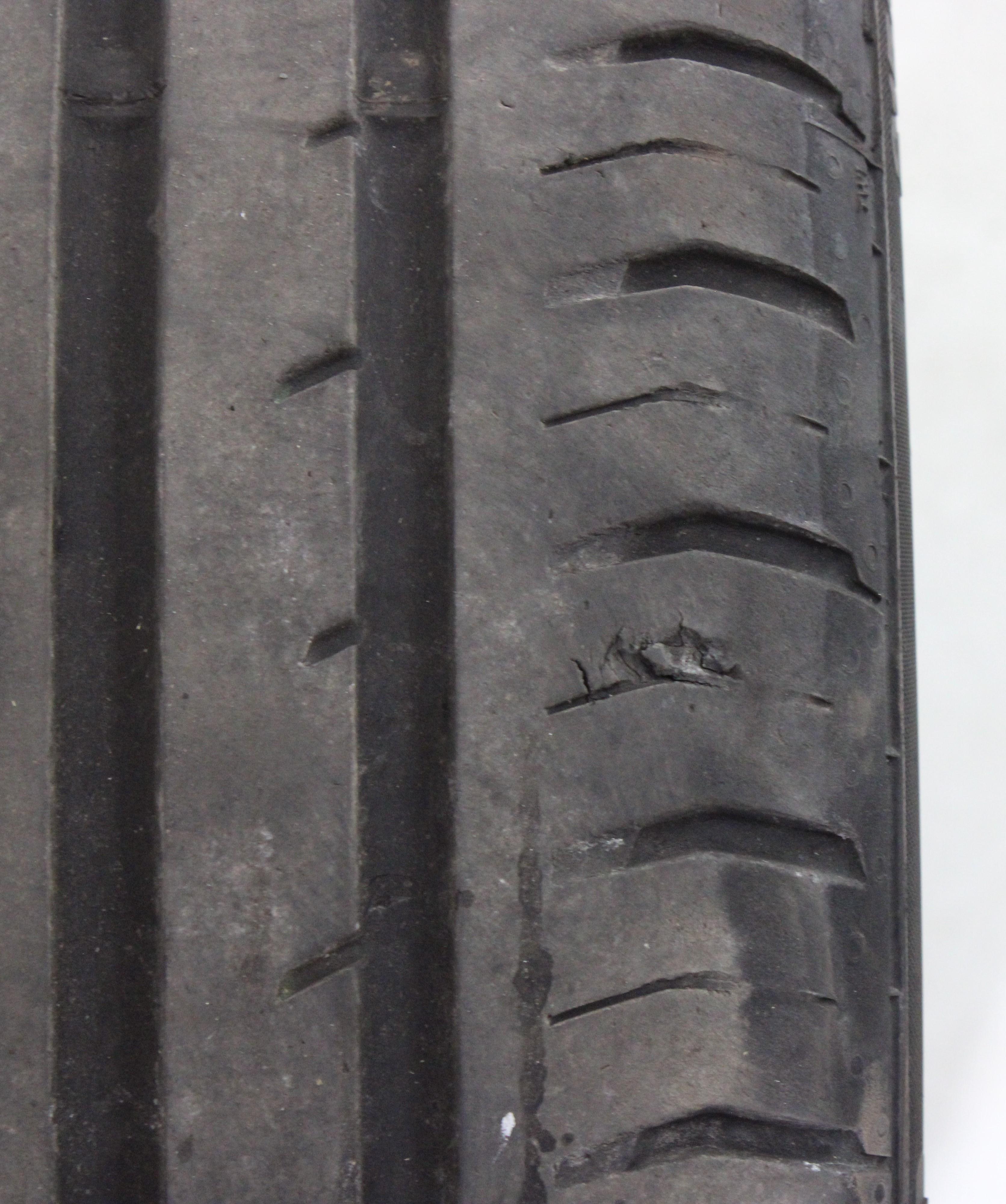 4 x 215/40R17 87V Sommerreifen Continental Premium Contact 2 5-5,5mm 2017 XL