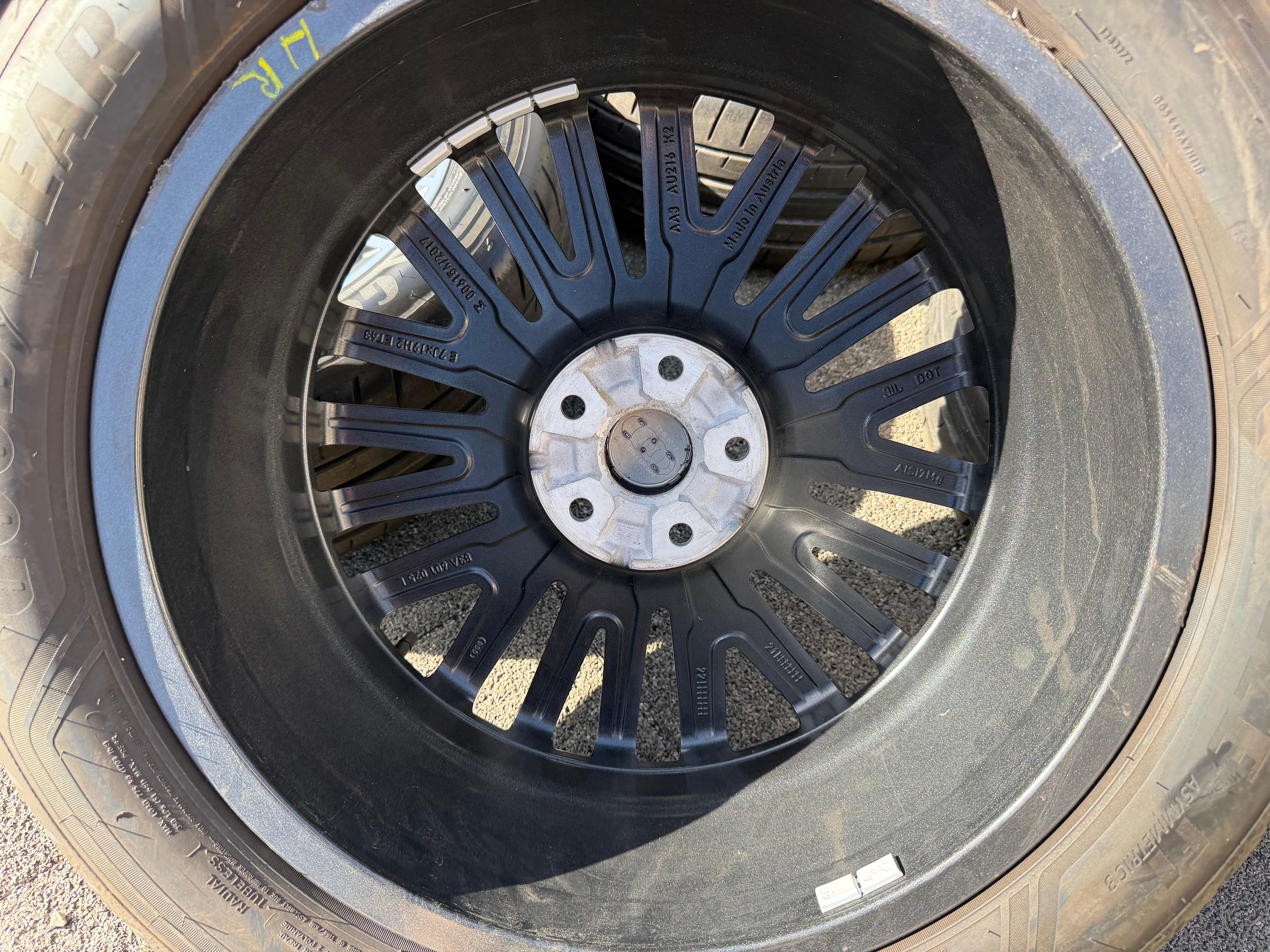 4 Original 19" Alu Sommerräder Audi Q3 F3B 83A 83A601025L 235/50R19 99V Goodyear