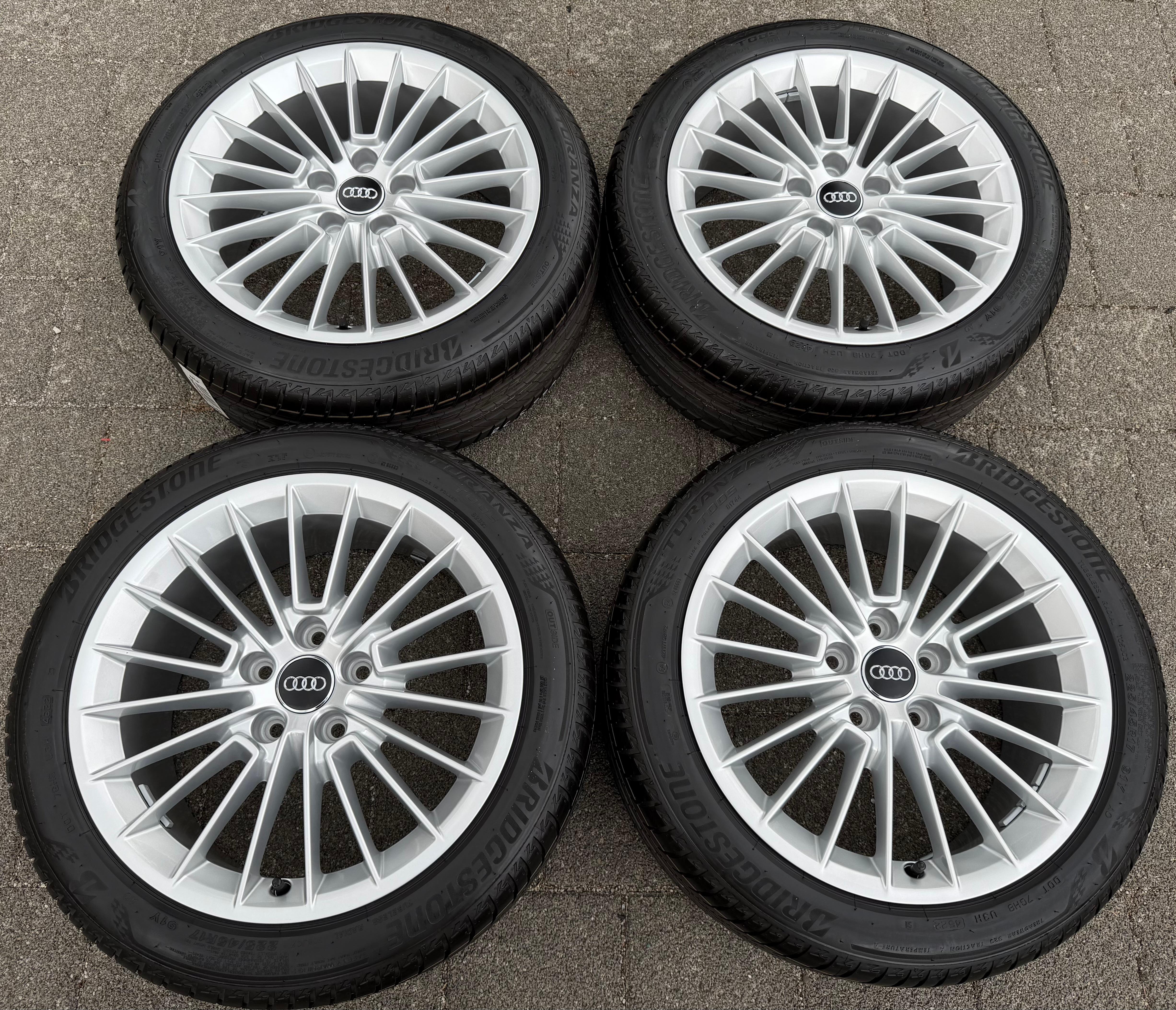 4 jantes d'origine en aluminium Sommer de 17 pouces pour Audi A3, référence GY 8Y0601025B, pneus 225/45R17 91Y, année 2022, NEUVES