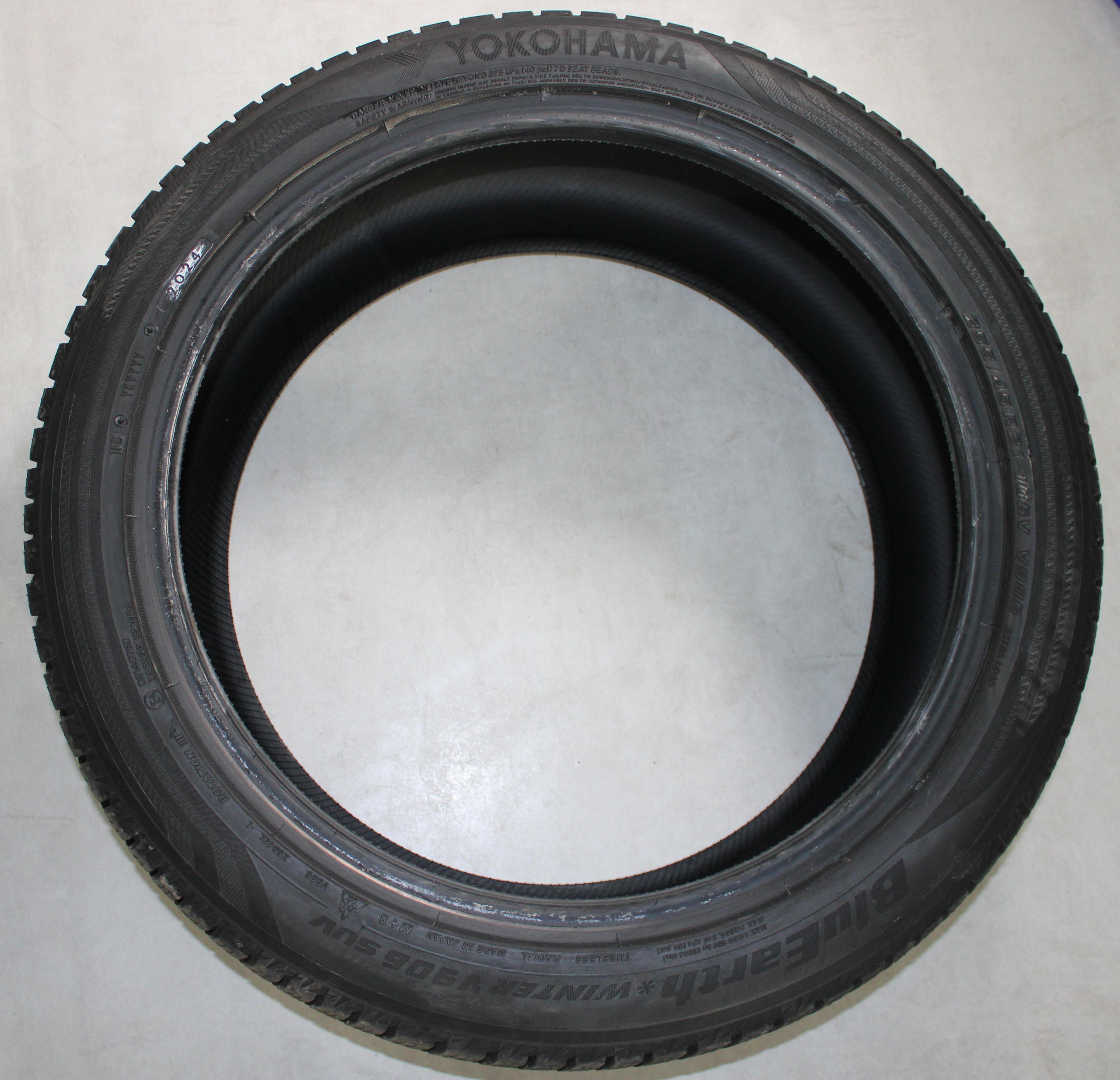 2 x 255/45R21 106V Winterreifen Yokohama BluEarth Winter V906 SUV 7-7,5mm 2024 XL
