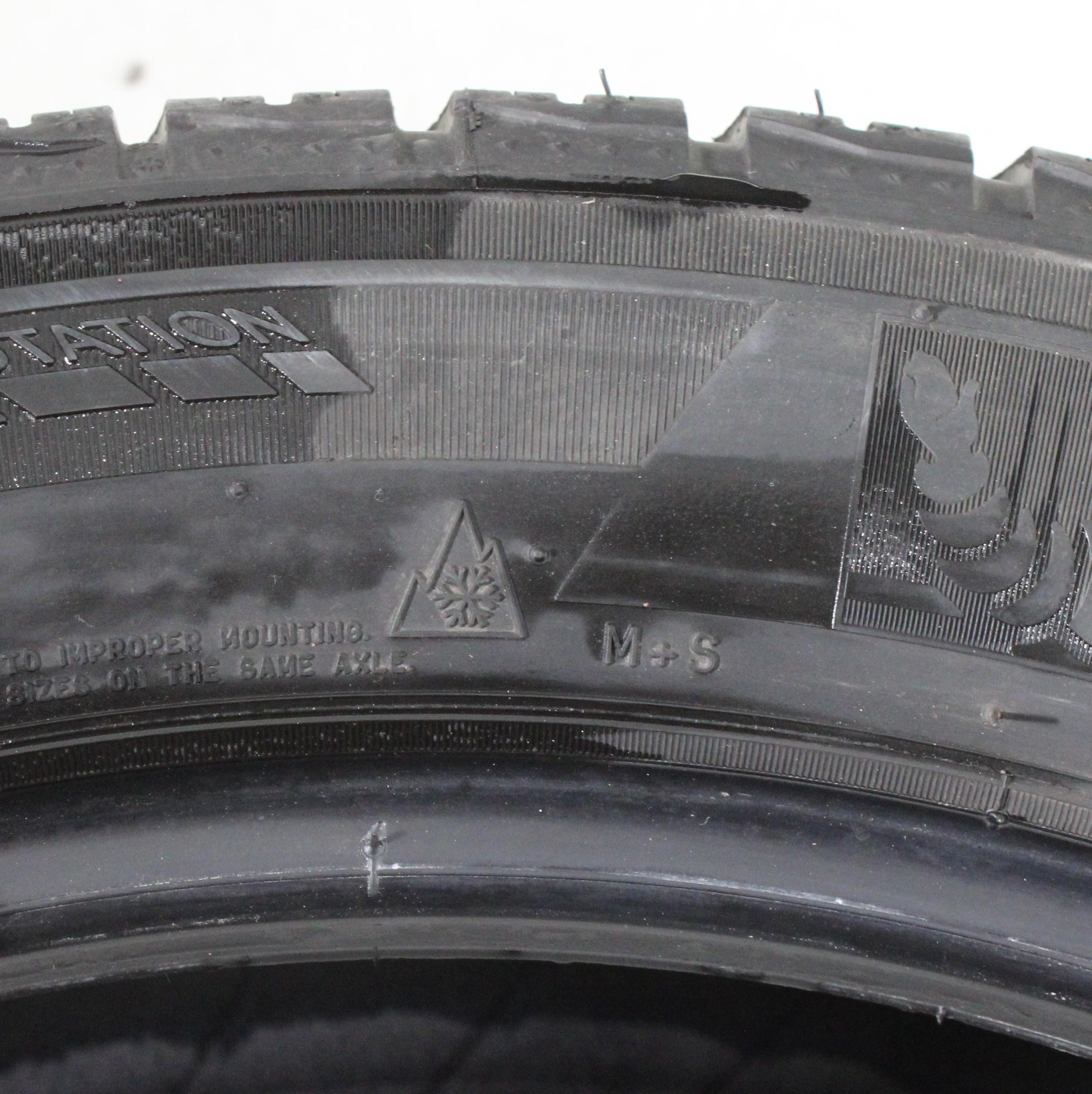 2 x 295/40R20 106V Winterreifen Michelin Latitude Alpin LA2 N0 in der Mitte 4,5-5mm und auf den Schultern 5,5-6mm. 2017
