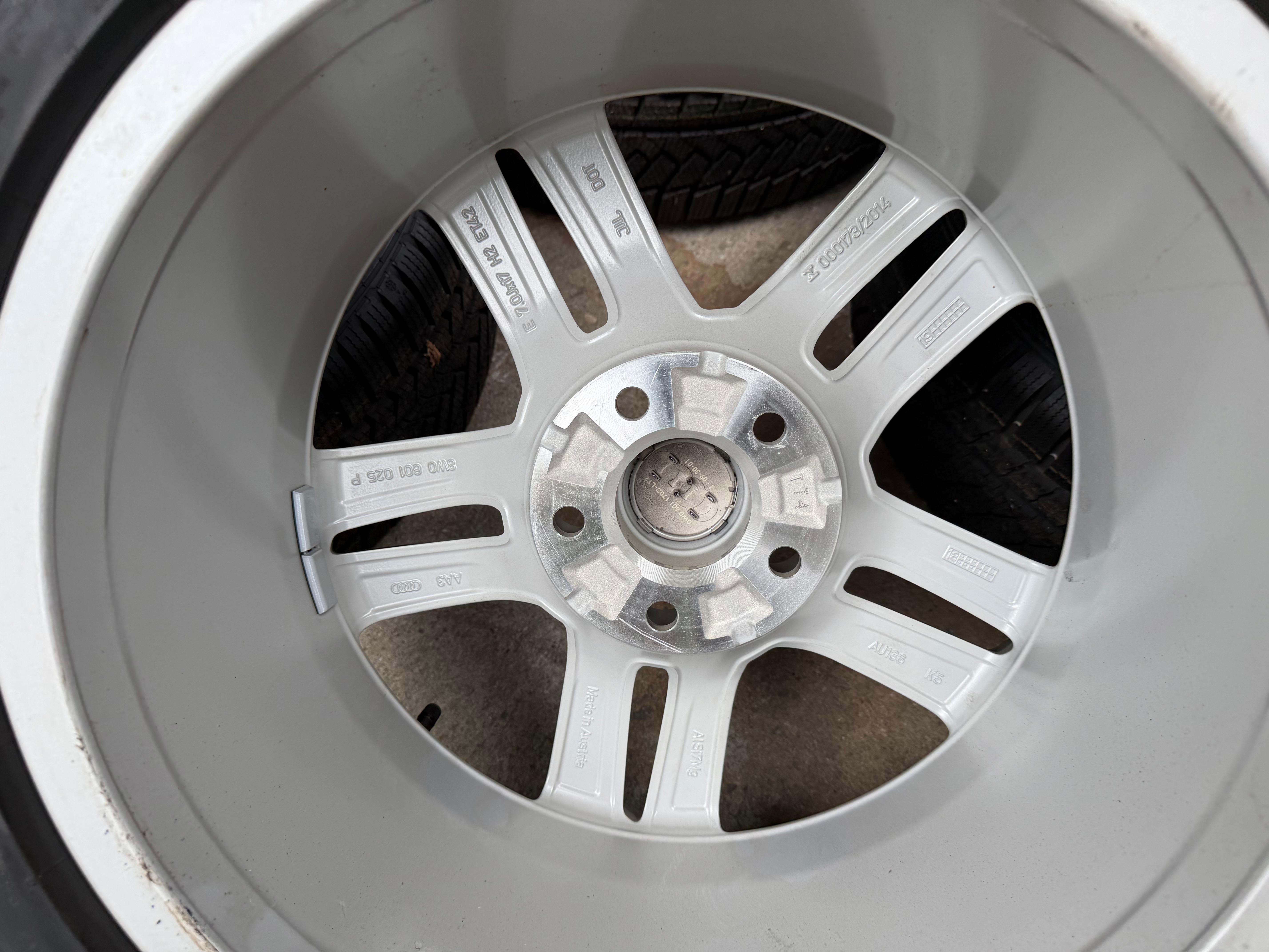 4 Original 17" Alu Winterräder Audi A4 B9 8W 8W0601025P 225/50R17 98H Continental