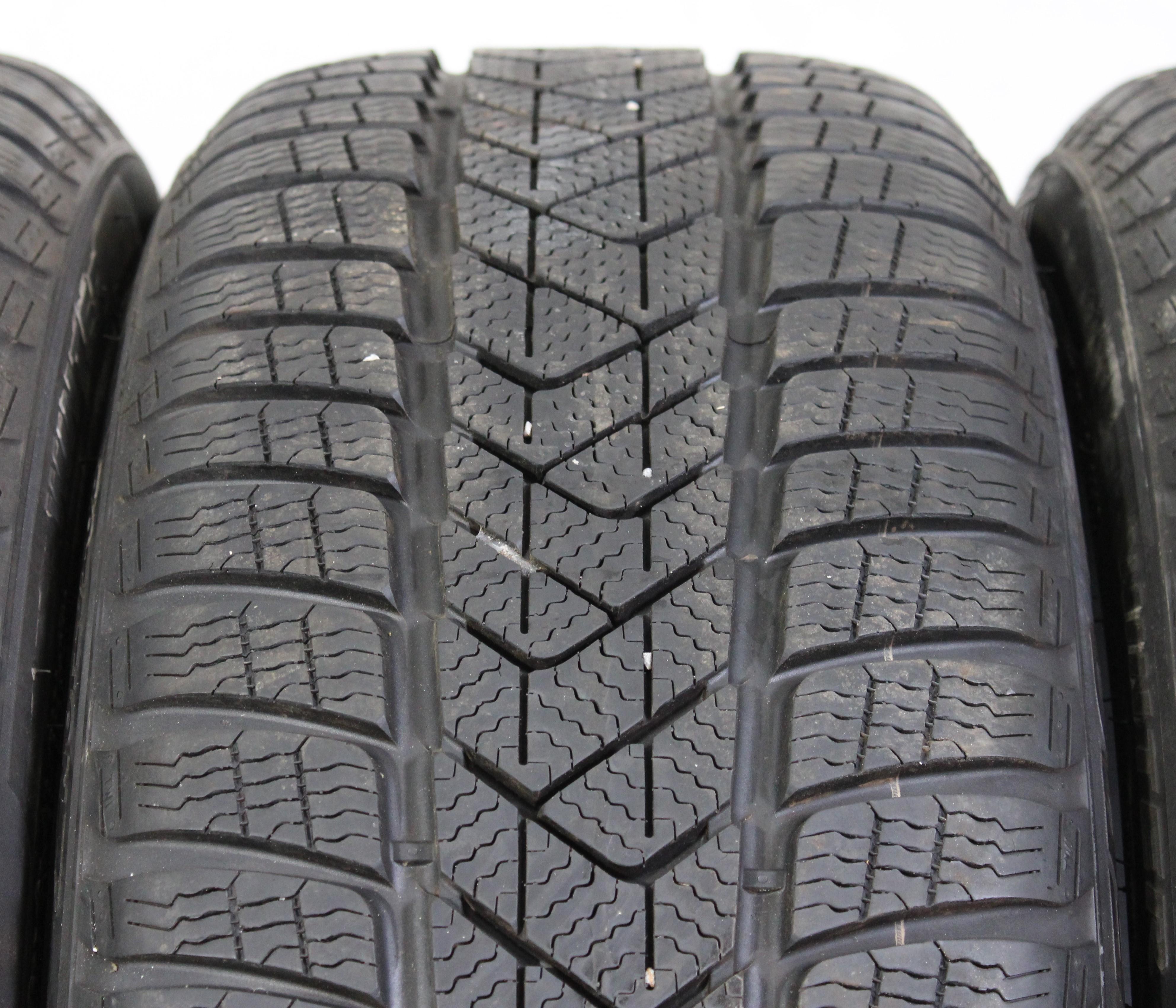 4 x 225/45R19 96V pneumatici invernali Pirelli Sottozero 3 Runflat 7-7,5mm 3x2019/1x2020 *