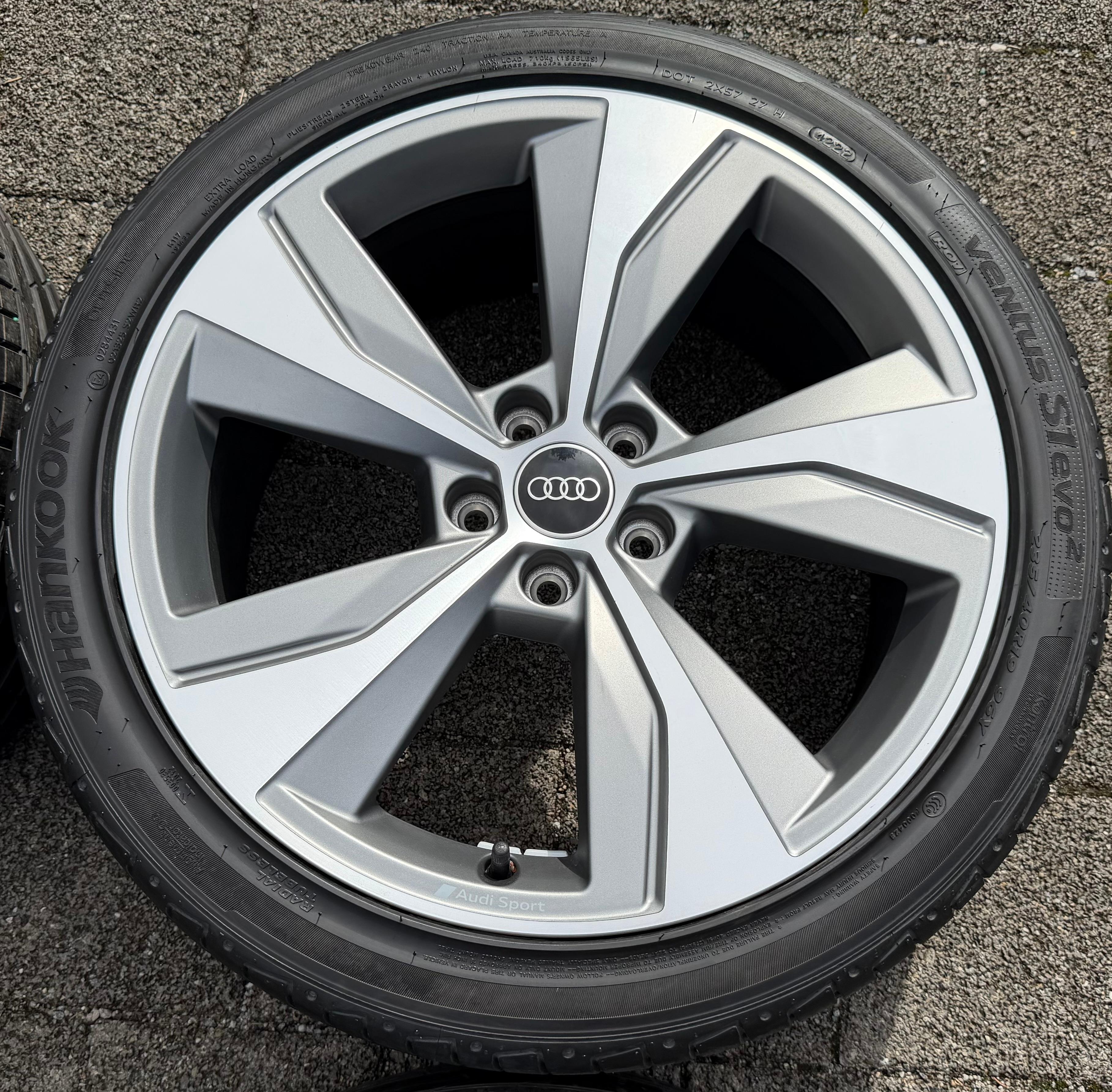 4 originele 19" lichtmetalen zomerwielen Audi Q2 SQ2 81A601025AN 235/40R19 96Y Hankook
