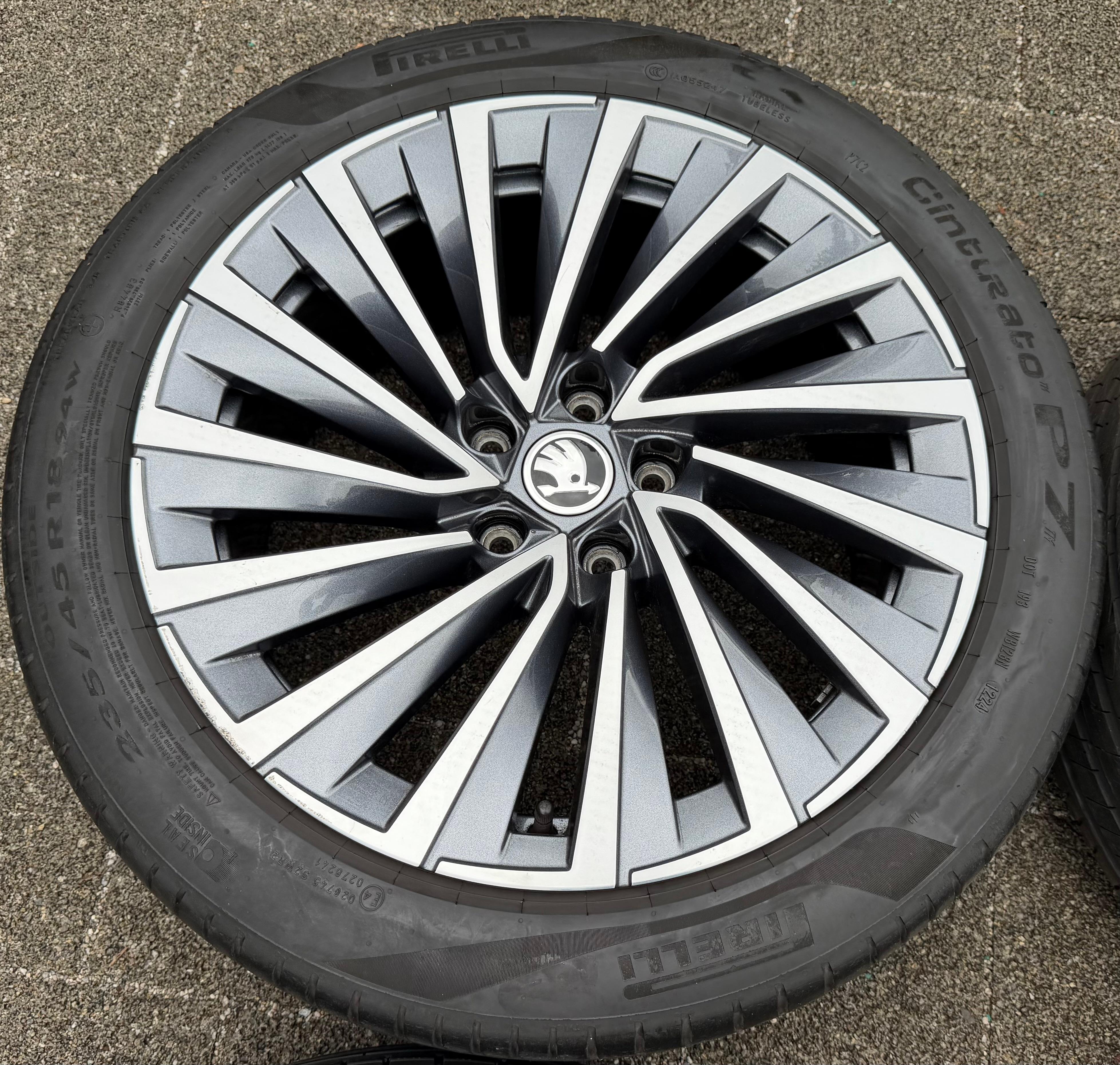 4 ruote estive originali in lega da 18" per Skoda Superb IV 4 B9 3P0601025F 235/45R18 94W