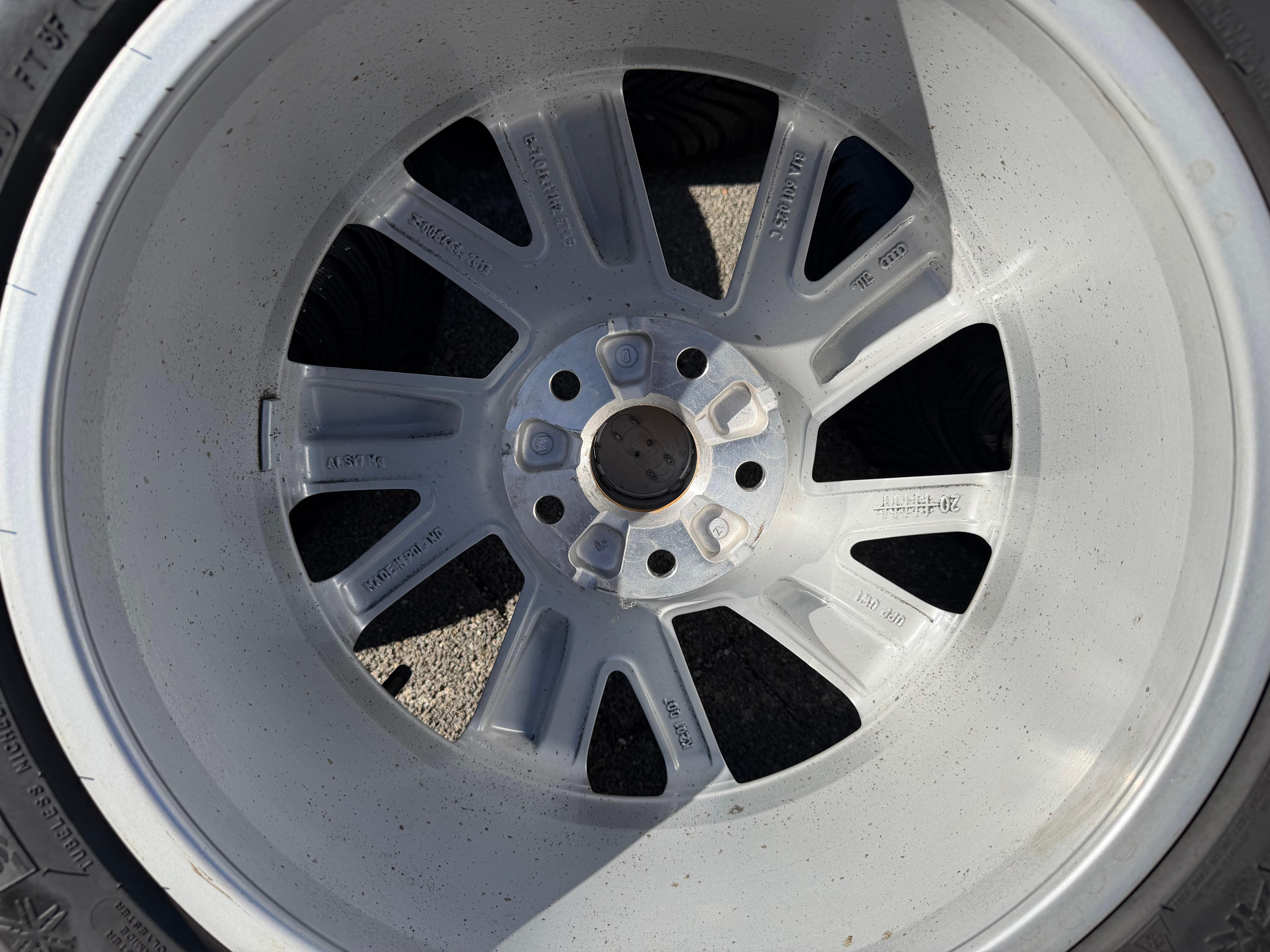 4 ruedas de invierno de aleación originales de 17" para Audi Q2 215/55R17 94V Michelin 8MM