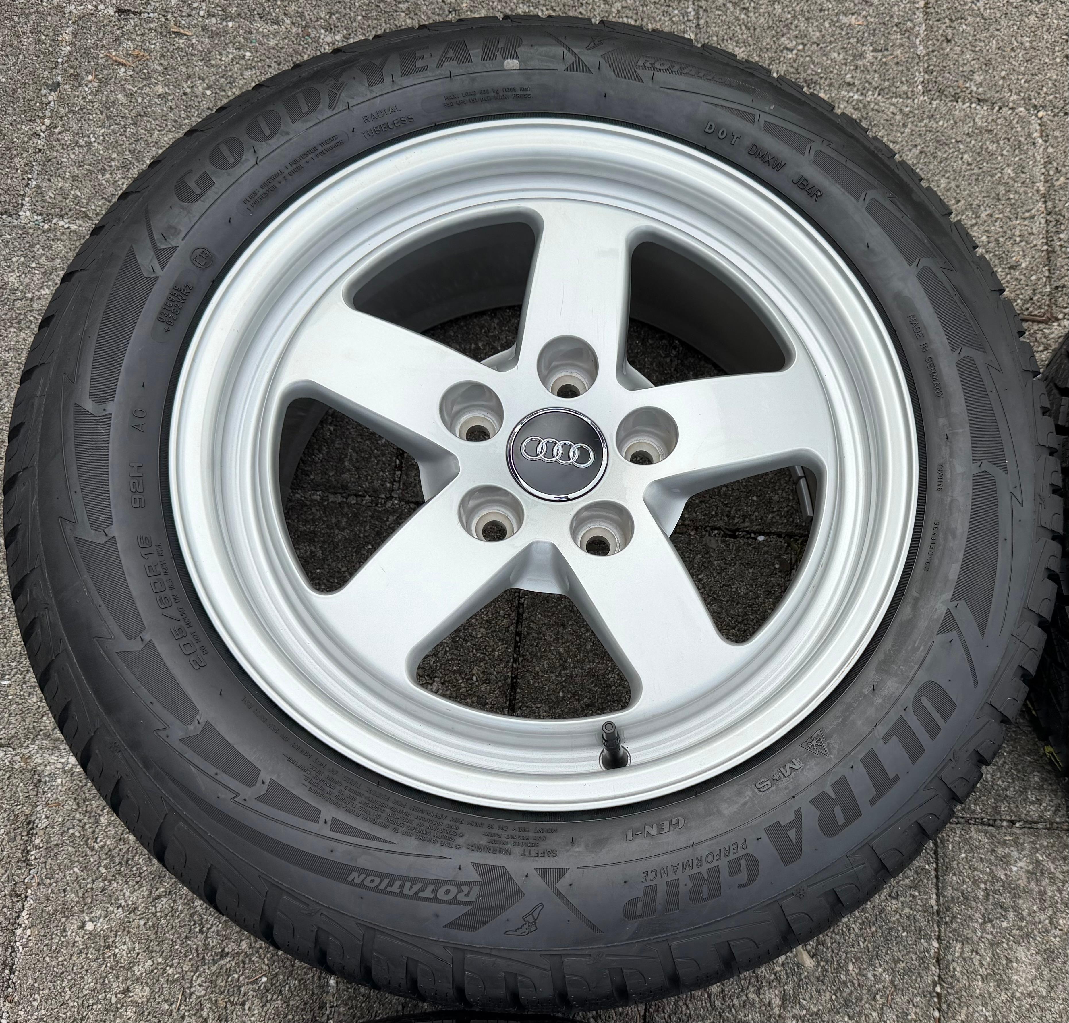 4 Original Alu Winterräder Audi A4 B9 8W 205/60R16 92H 8W0601025 Goodyear
