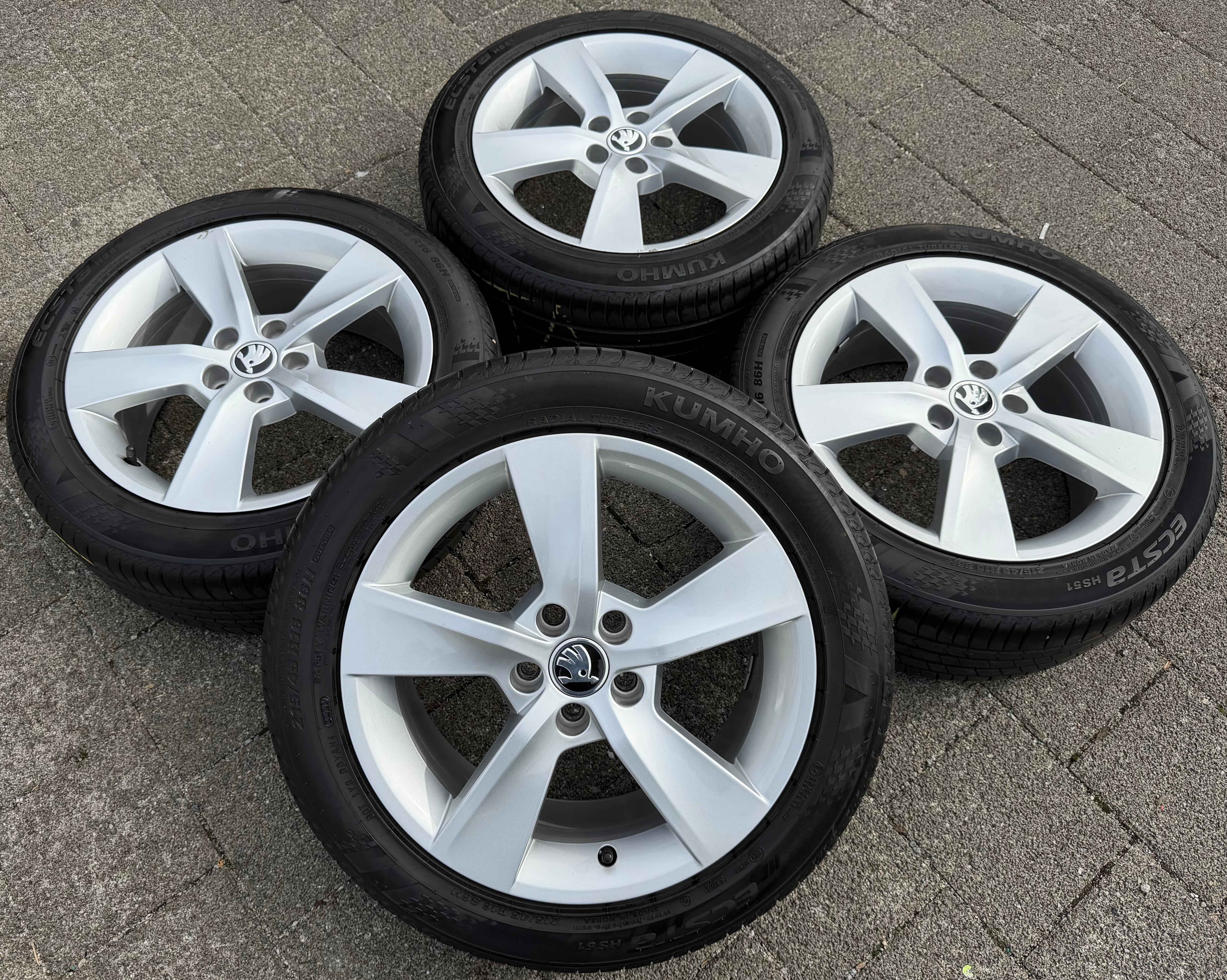 4 ruote estive in lega originali da 16" per Skoda Fabia 3 215/45R16 86H 5JA601025AD