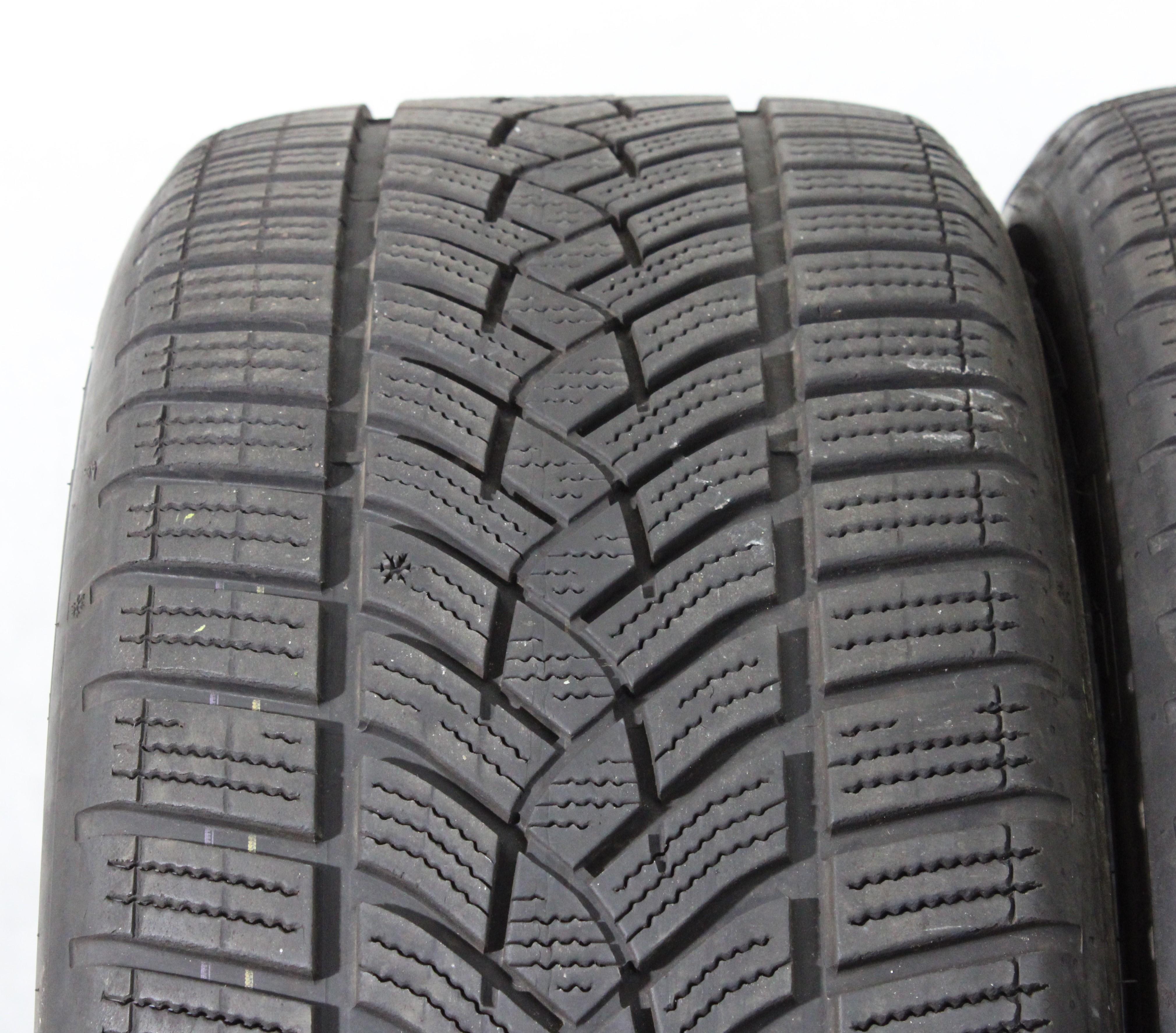 2 x 225/50R18 99V pneus hiver Goodyear Ultra Grip Performance + 1x5,5-6mm/1x6-6,5mm 2021/2022 *