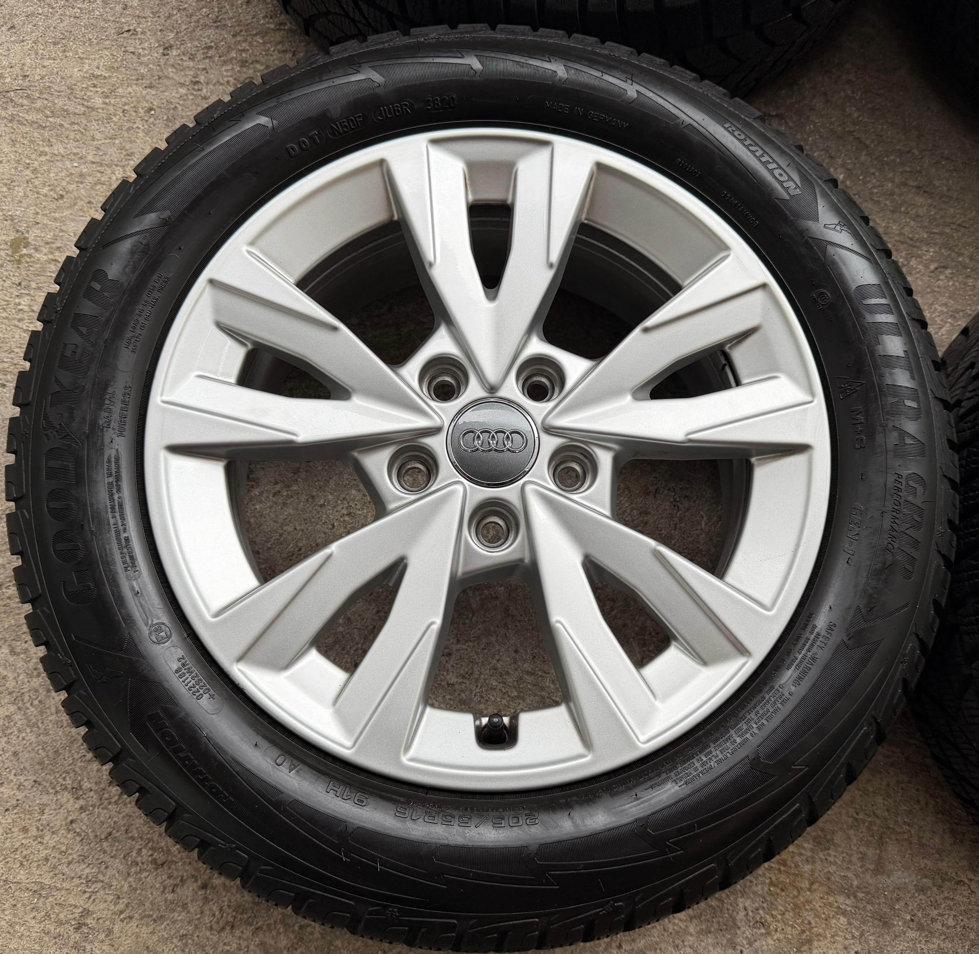 4 Original Alu Winterräder Audi A3 8Y 8Y0071496 205/55R16 91H Goodyear