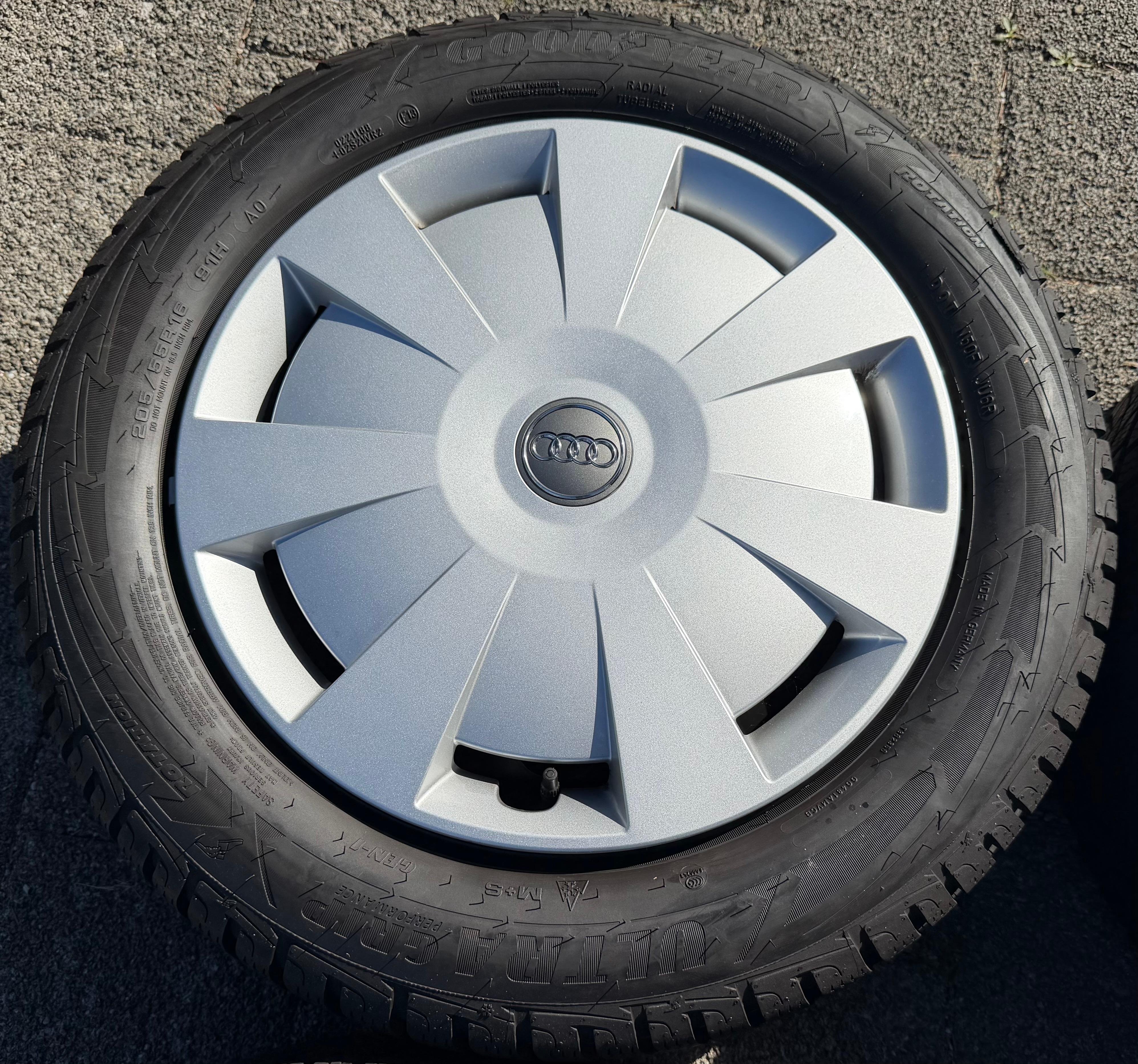 4 ruedas de invierno Audi A3 8V Sportback Cabrio 205/55R16 91H Goodyear 8V0601027A 2022
