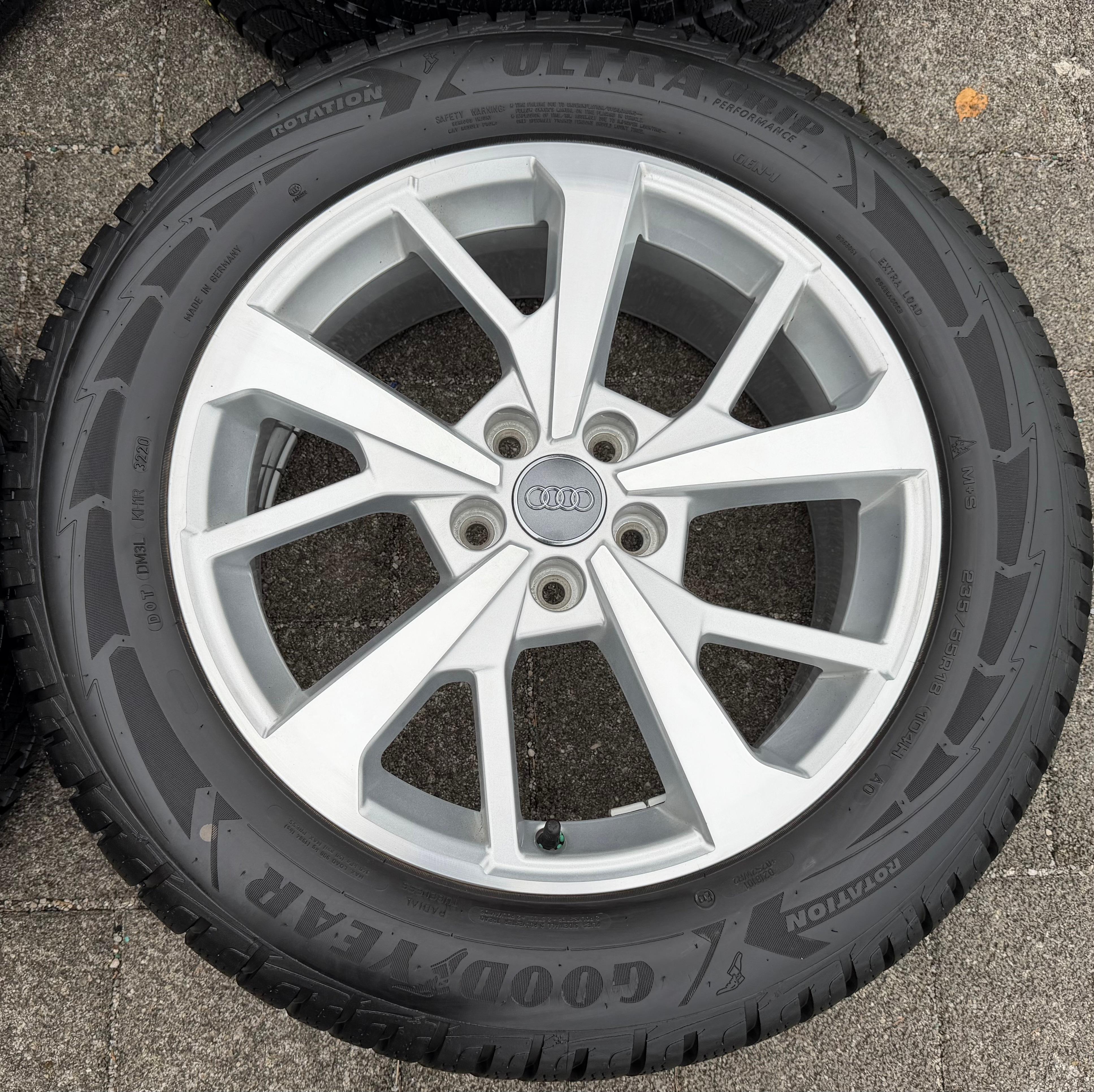 4 ruedas de invierno de aleación originales de 18" para Audi Q3 F3 83A 83A601025J 235/55R18 104H Goodyear