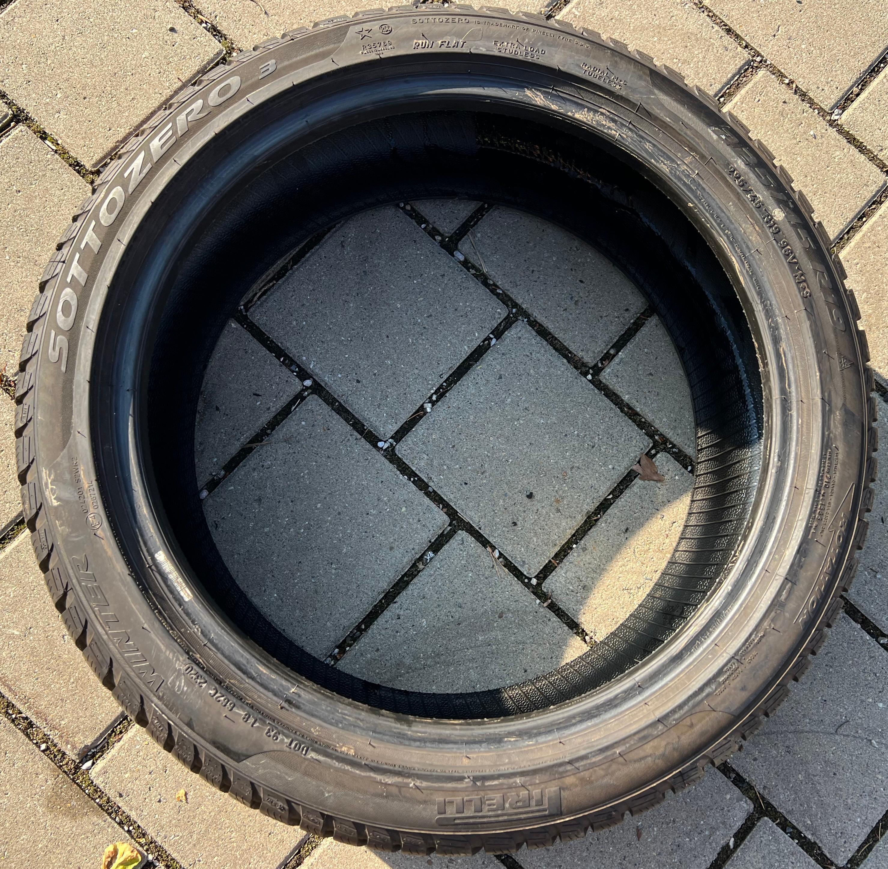 4 pneumatici invernali 225/45R19 96V Pirelli Sottozero 3 Runflat 7,5 mm 2020